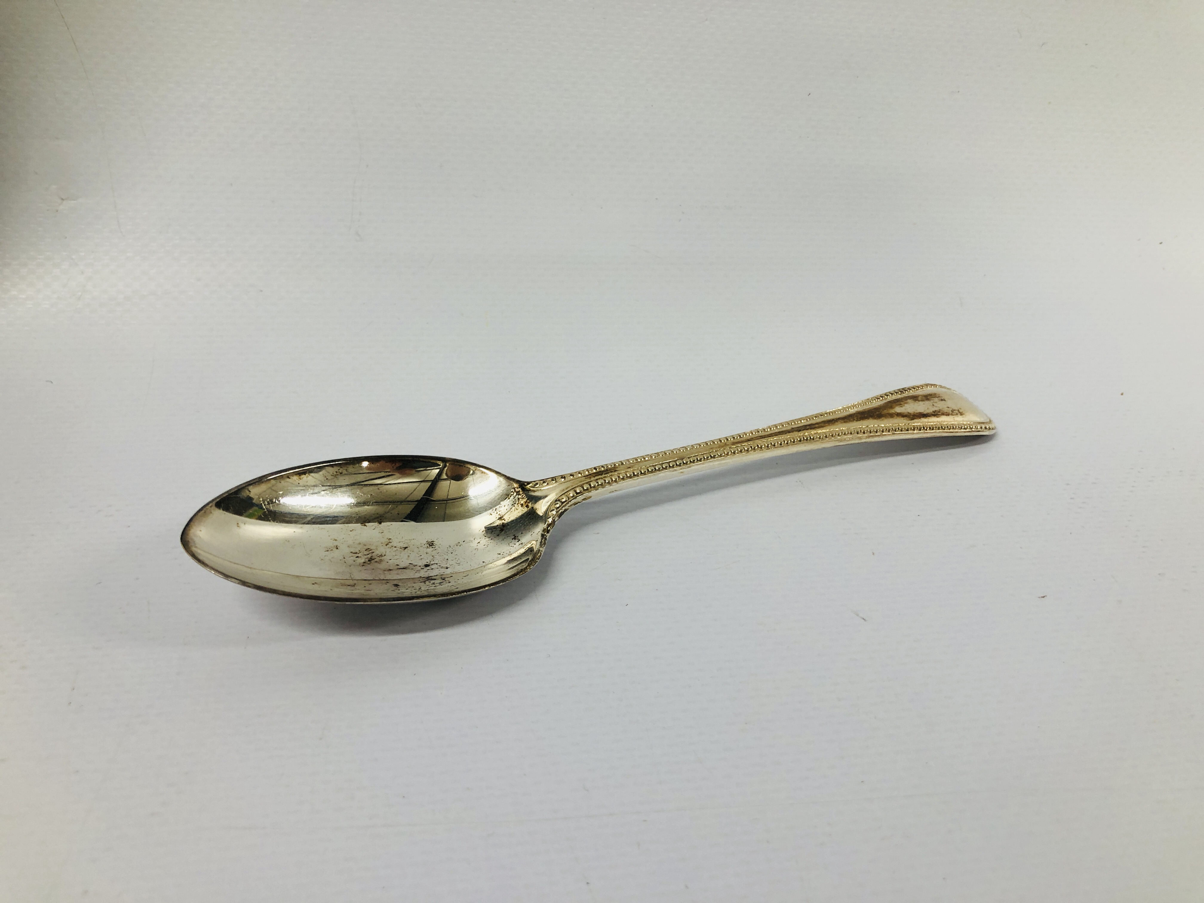 CASED SET OF 12 SILVER DESSERT SPOONS JACKSON AND FULLERTON LONDON 1965 (approx 400gm) - Image 3 of 6