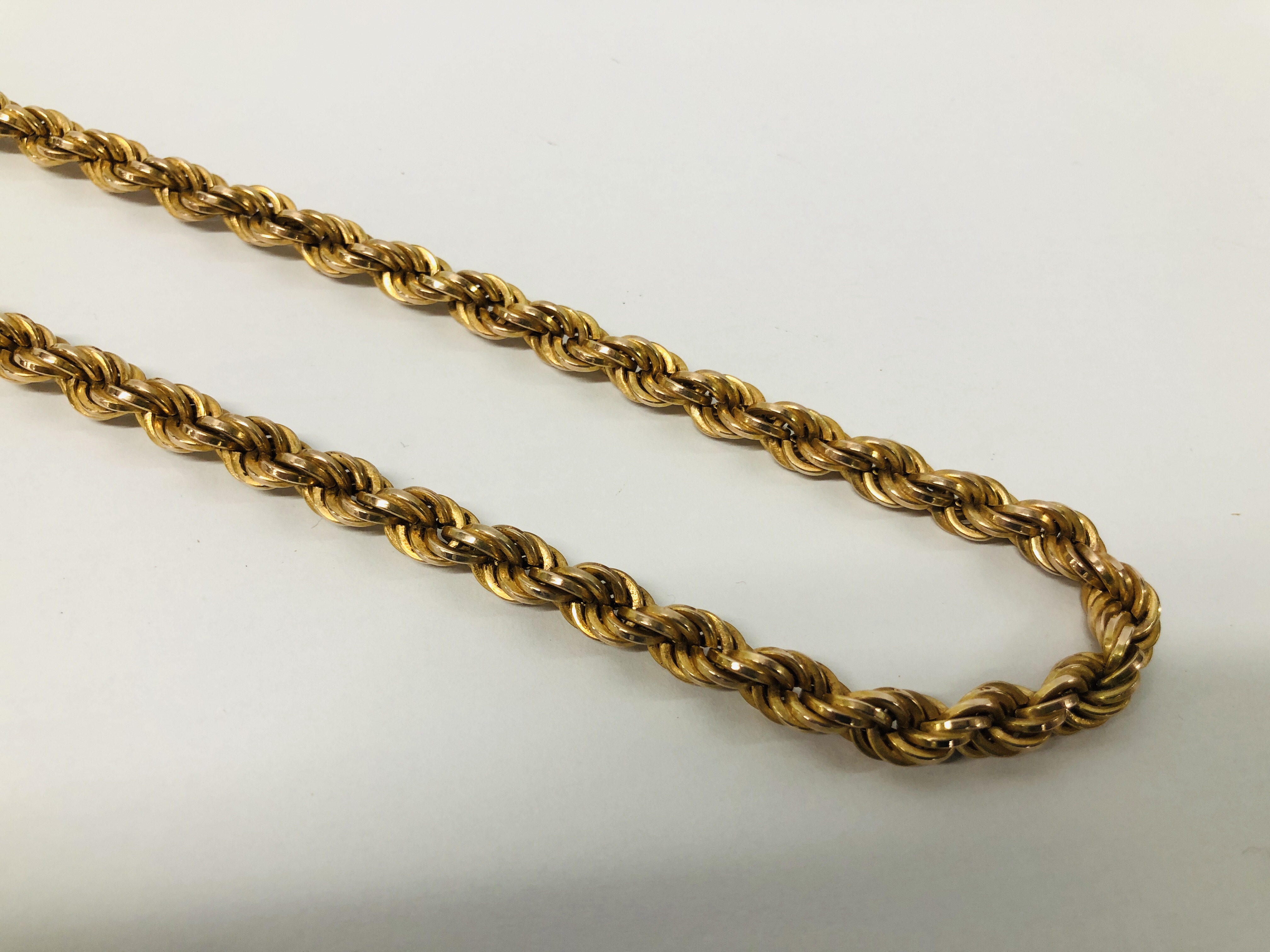 A 9CT GOLD ROPE NECKLACE - LENGTH 60CM - Image 5 of 7