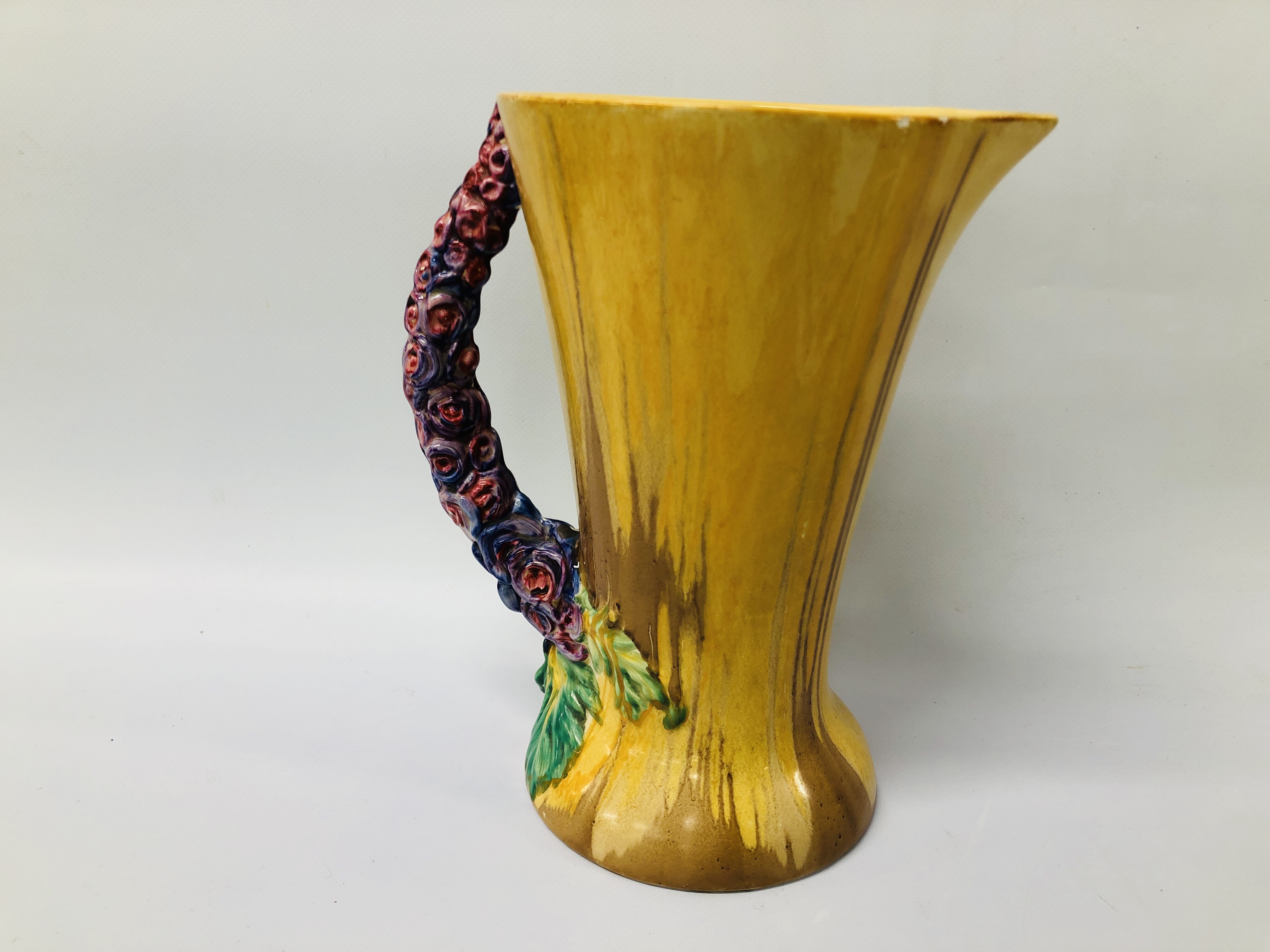 A CLARICE CLIFF BOWL ALONG WITH A CLARICE CLIFF JUG A/F. - Image 10 of 12