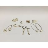 8 X PAIRS OF ASSORTED DESIGNER SILVER EARRINGS, MAINLY PEARL SET.