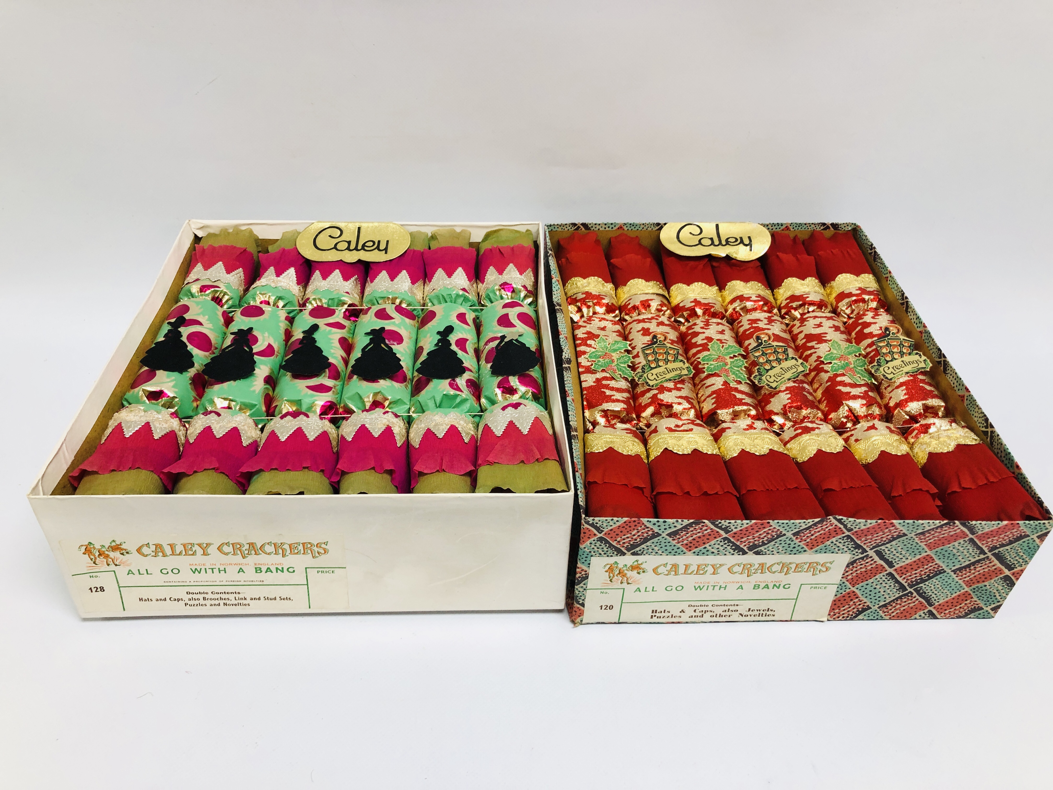 BOX OF ASSORTED BOXED VINTAGE CHRISTMAS CRACKERS AND DECORATIONS + BOX OF VINTAGE GAMES TO INCLUDE - Image 6 of 15