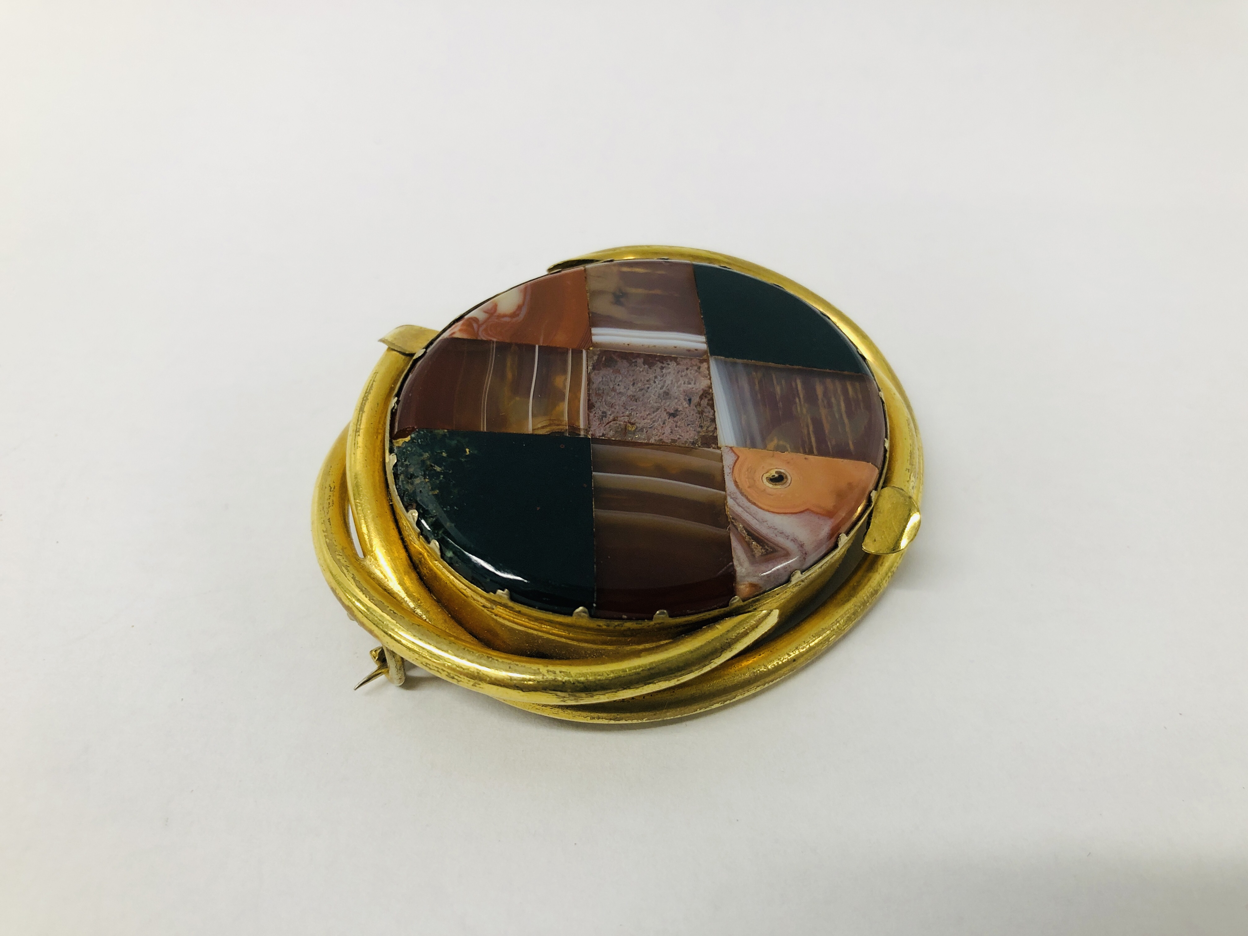 VICTORIAN SCOTTISH GILT AGATE BROOCH - Image 3 of 6