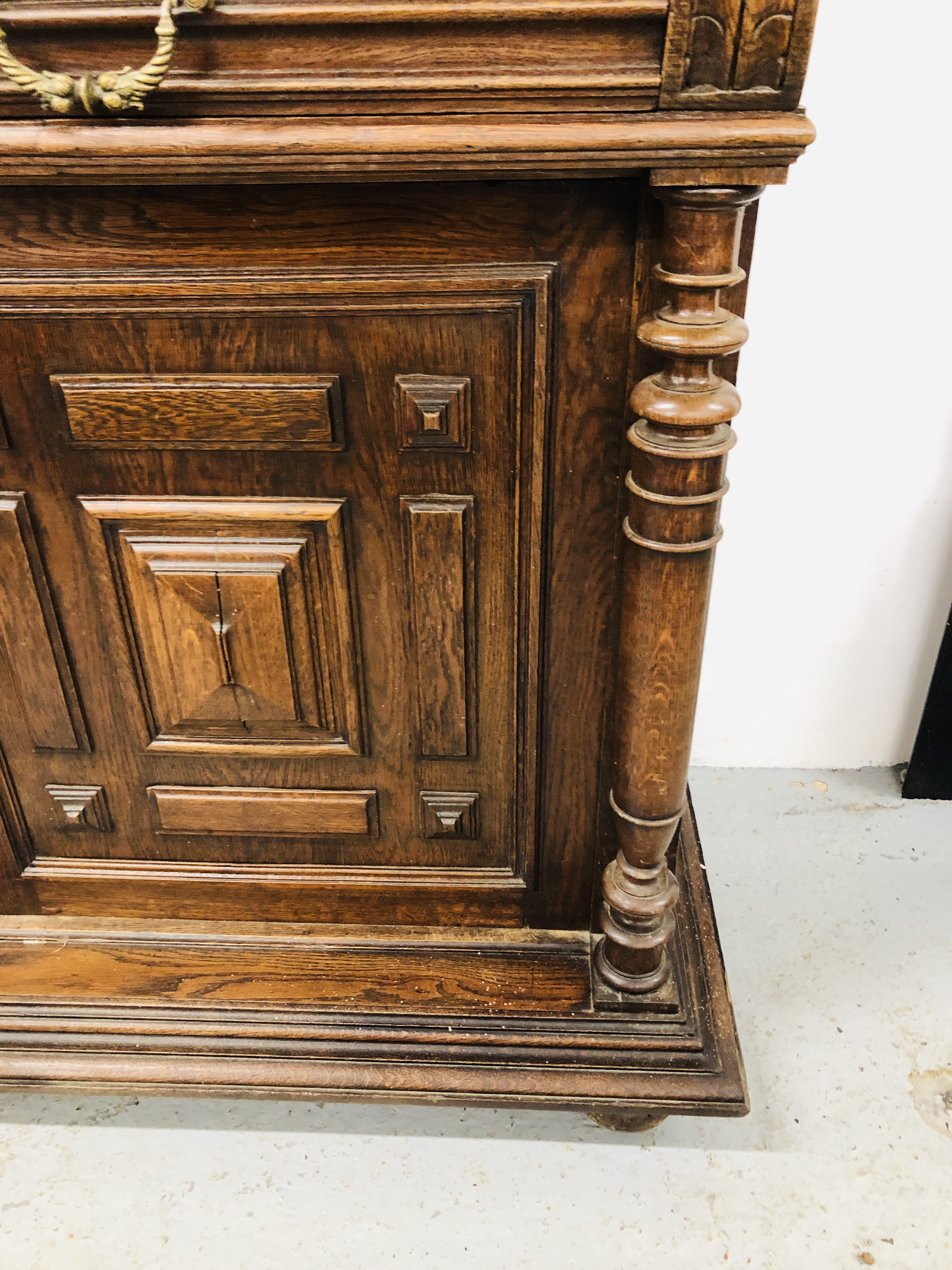 A FRENCH OAK DRESSER, THE UPPER SECTION HAVING THREE PANELLED DOORS, - Image 24 of 30