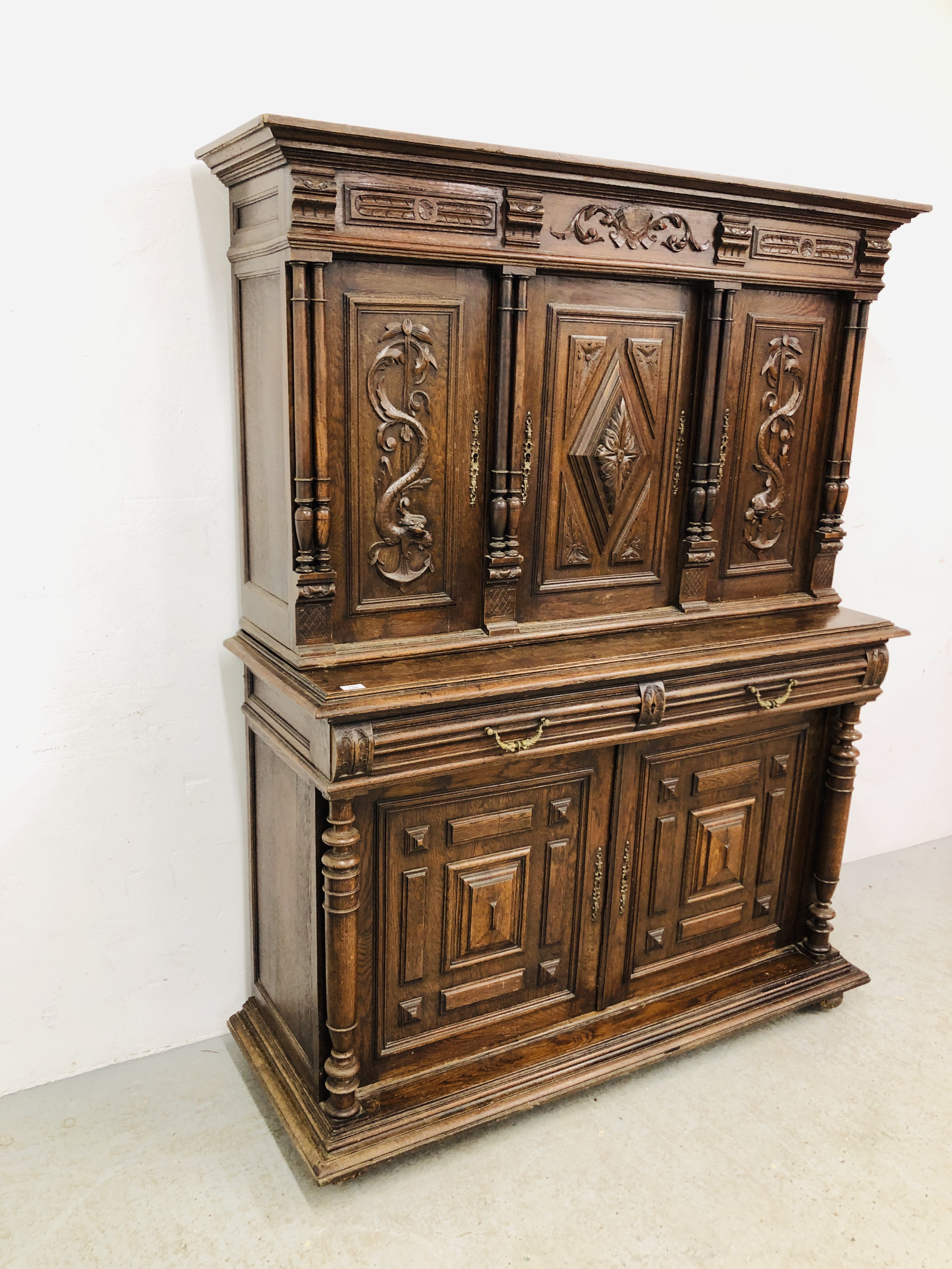 A FRENCH OAK DRESSER, THE UPPER SECTION HAVING THREE PANELLED DOORS, - Image 29 of 30
