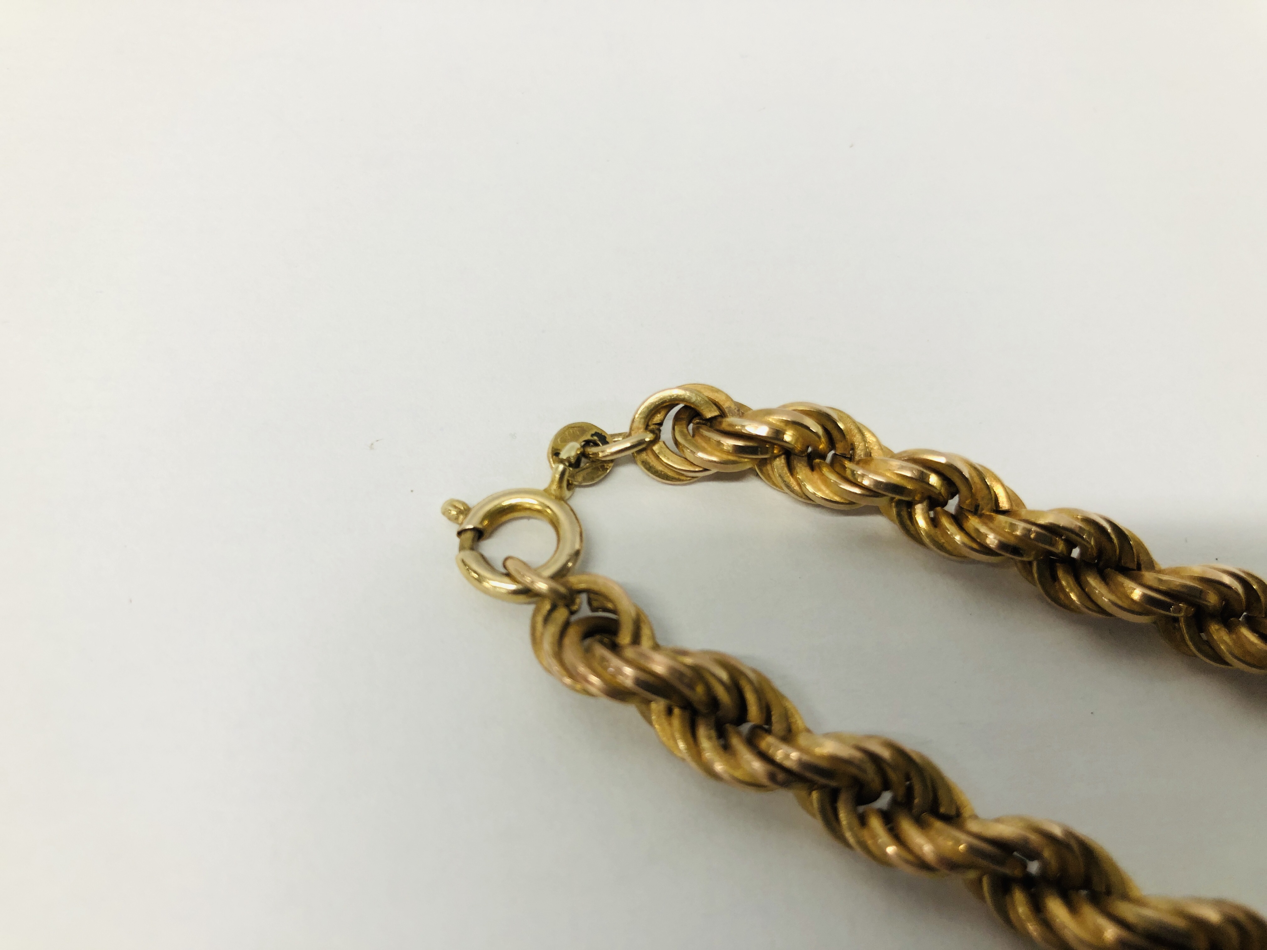 A 9CT GOLD ROPE NECKLACE - LENGTH 60CM - Image 6 of 7