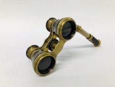 A PAIR OF ANTIQUE BRASS AND TORTOISESHELL OPERA GLASSES