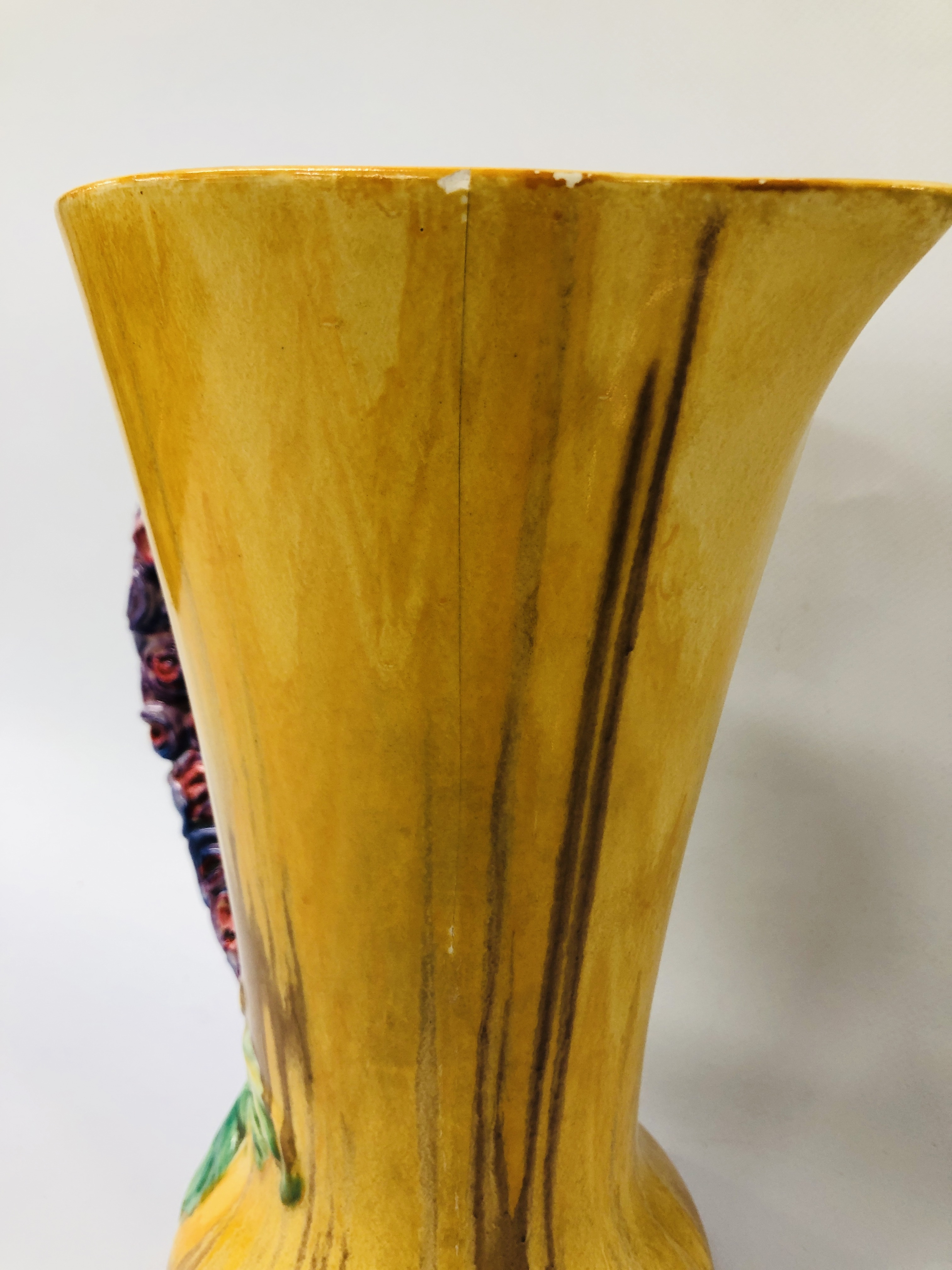 A CLARICE CLIFF BOWL ALONG WITH A CLARICE CLIFF JUG A/F. - Image 11 of 12