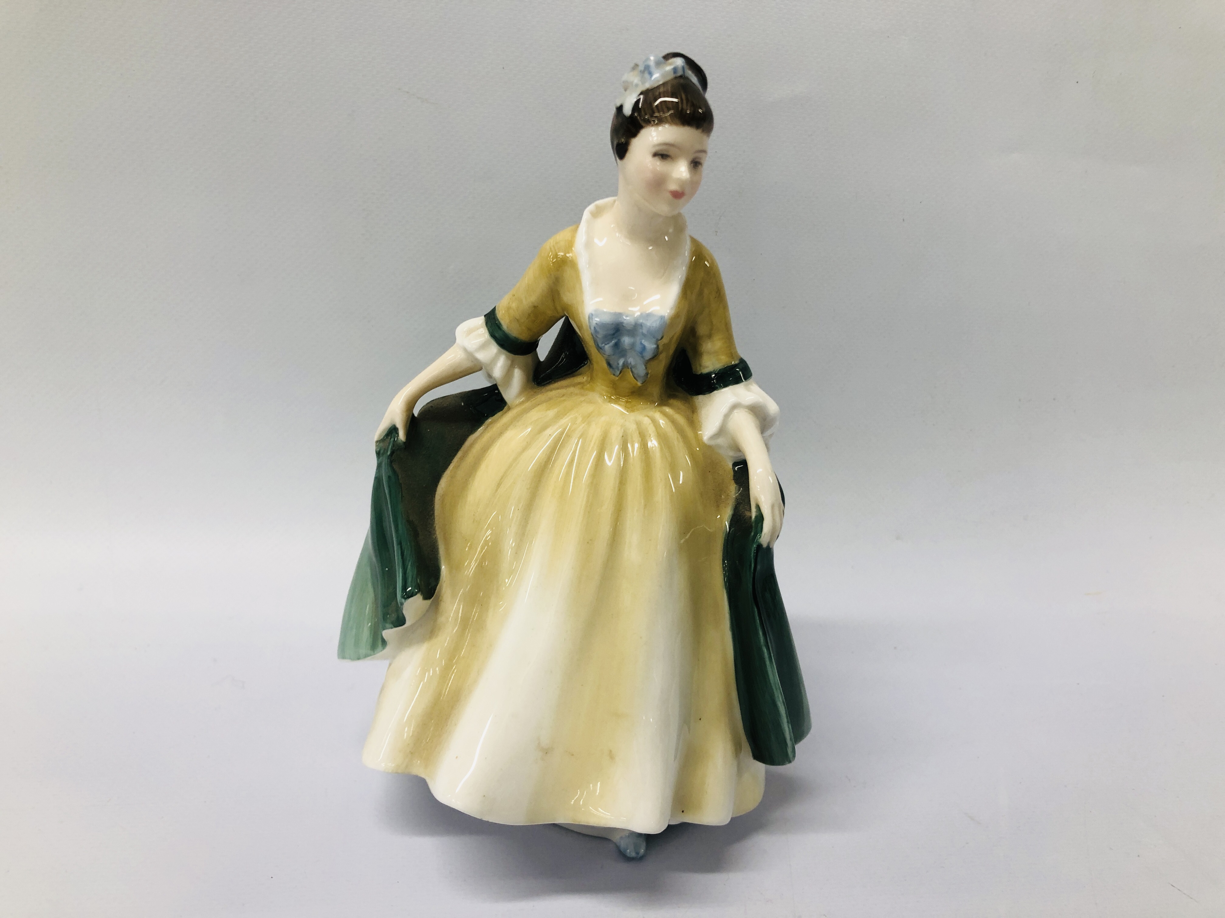 2 X ROYAL DOULTON FIGURINES TO INCLUDE ELEGANCE HN 2264 AND THE FAVOURITE HN 2249. - Image 5 of 9