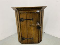 A REPRODUCTION OAK HANGING CORNER CUPBOARD - H 62CM.