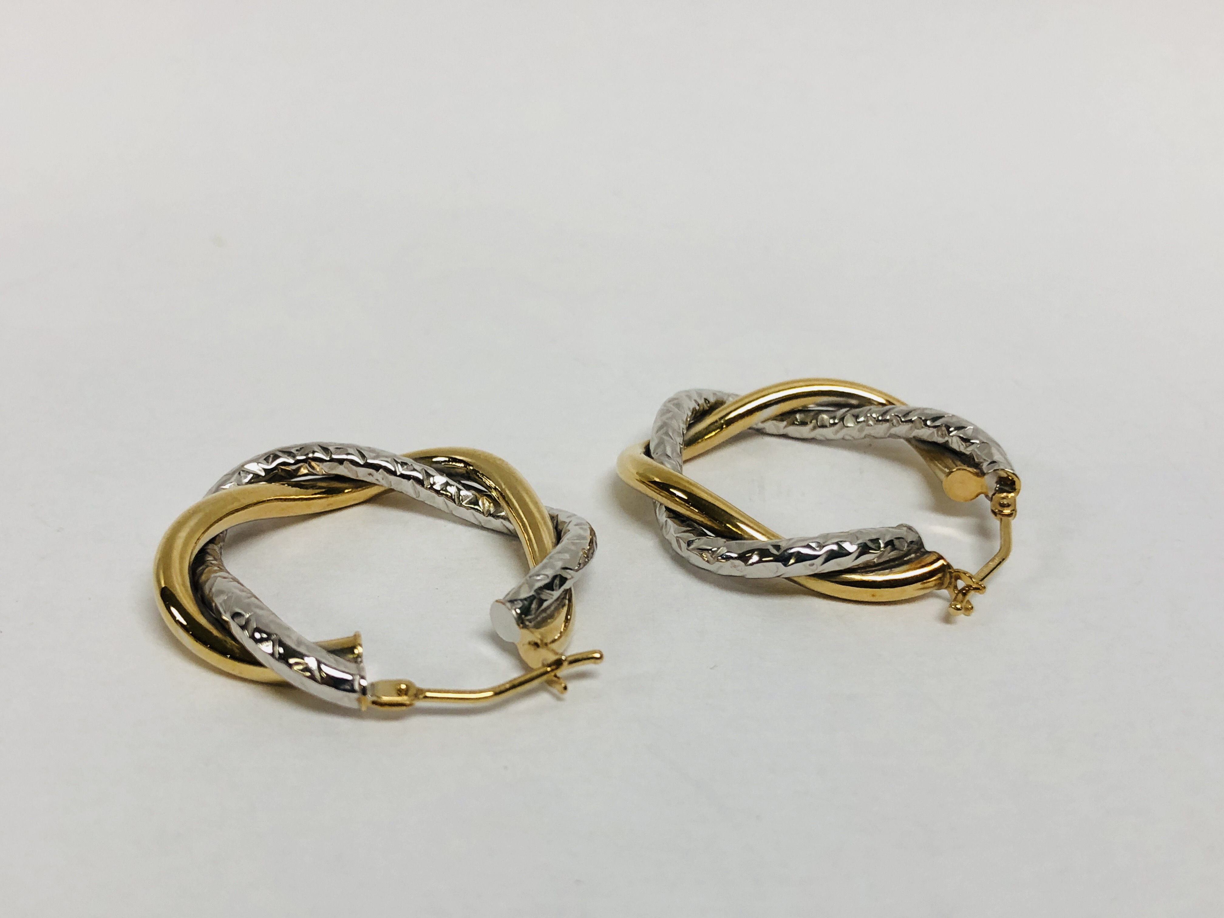 PAIR OF 9CT GOLD HOOP TWIST EARRINGS - Image 3 of 6