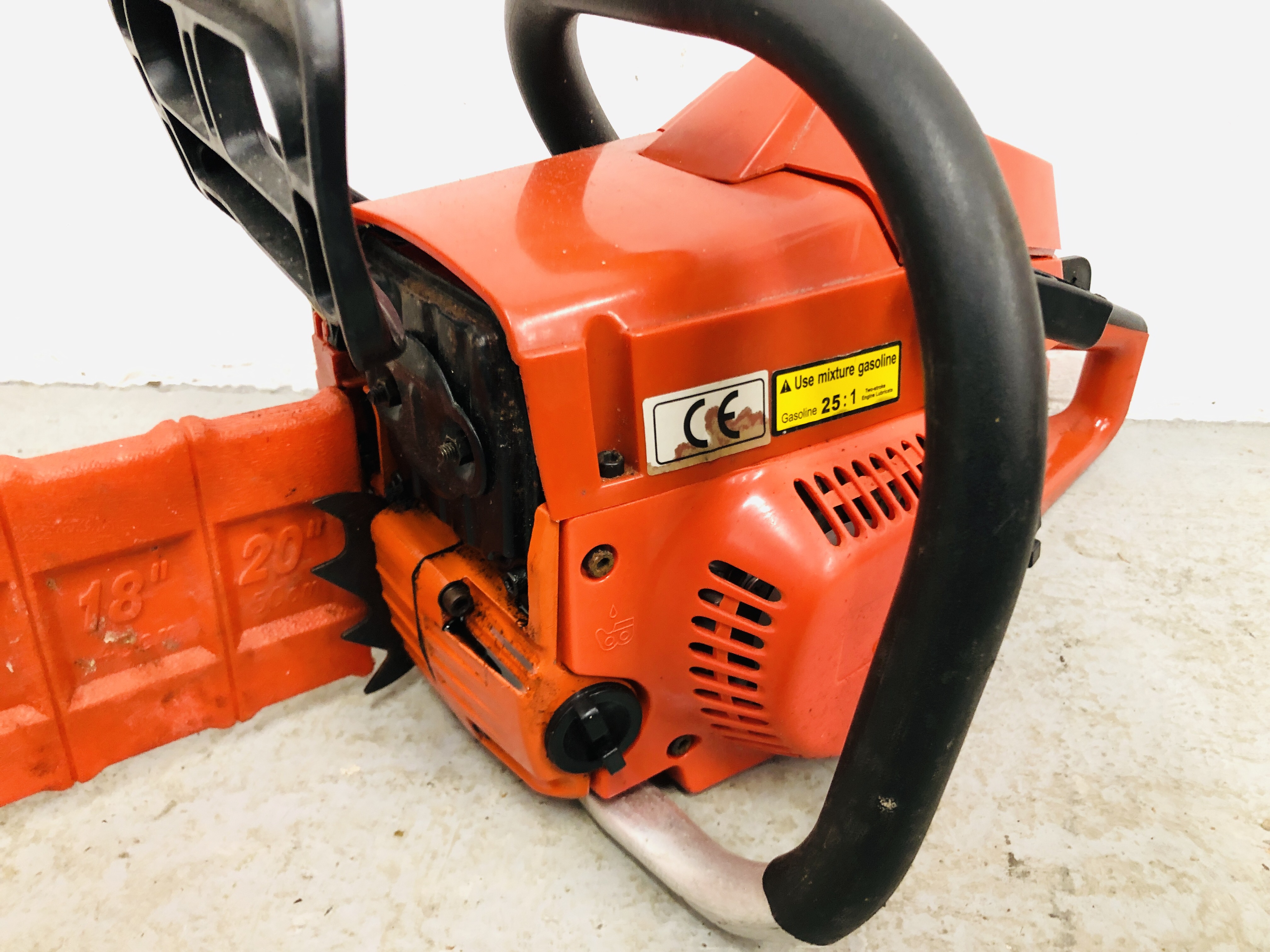 PETROL 20 INCH CHAINSAW - SOLD AS SEEN - Image 3 of 5