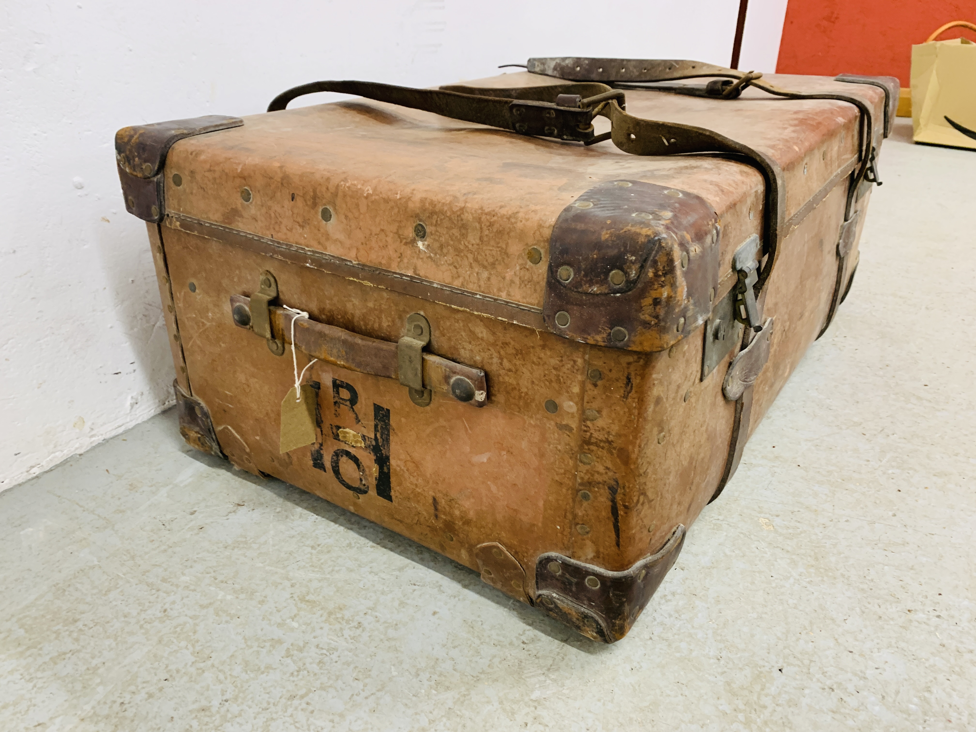 VINTAGE CAVE & SONS "OSILITE" LEATHER BOUND TRAVEL TRUNK - W 87CM, D 51CM, - Image 6 of 10