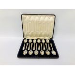 CASED SET OF 12 SILVER DESSERT SPOONS JACKSON AND FULLERTON LONDON 1965 (approx 400gm)