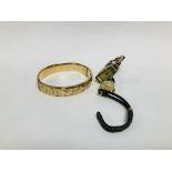 GOLD PLATED HINGED BANGLE WITH CHASED DECORATION,