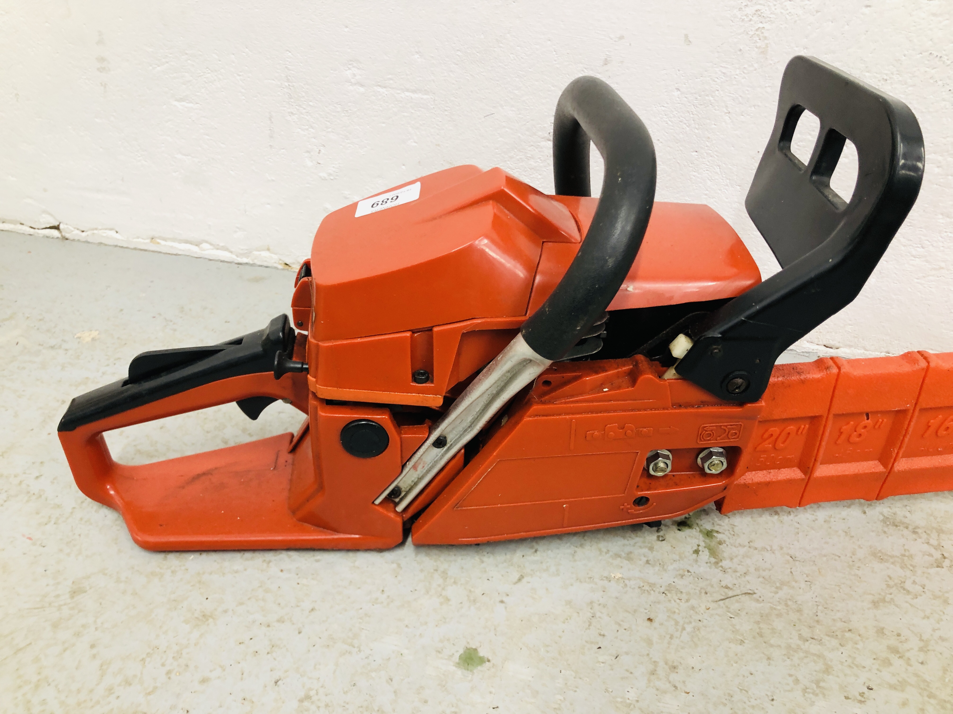 PETROL 20 INCH CHAINSAW - SOLD AS SEEN - Image 4 of 5