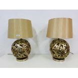 A PAIR OF MODERN "BASKET SPHERE" TABLE LAMPS WITH BEIGE SATIN SHADES - OVERALL HEIGHT 62CM - SOLD
