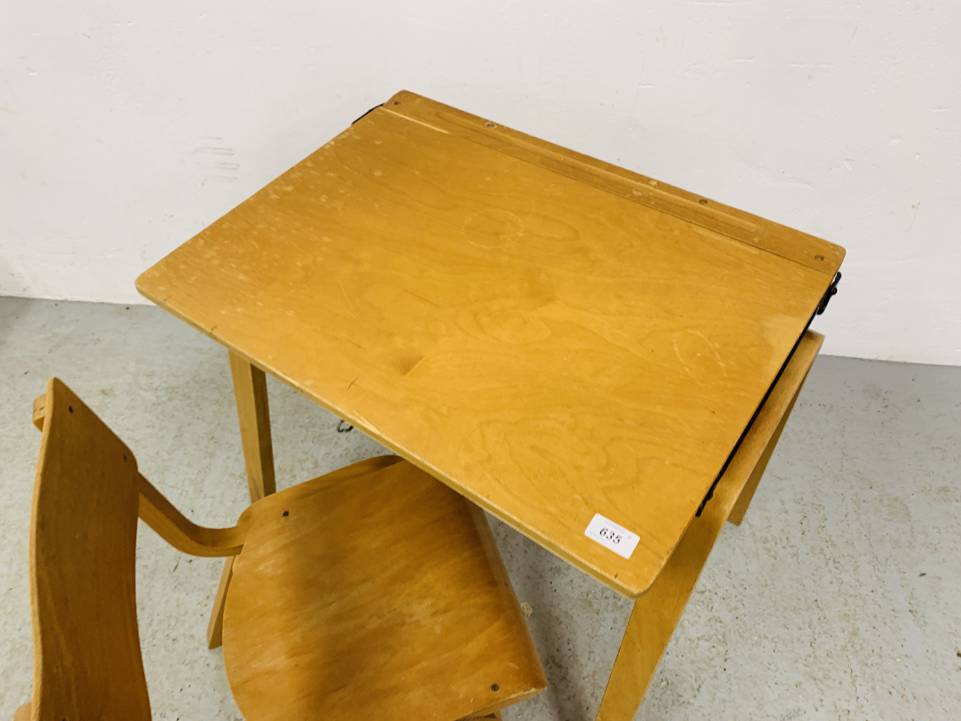 A SMALL CHILD'S DESK AND MATCHING CHAIR - Image 2 of 8