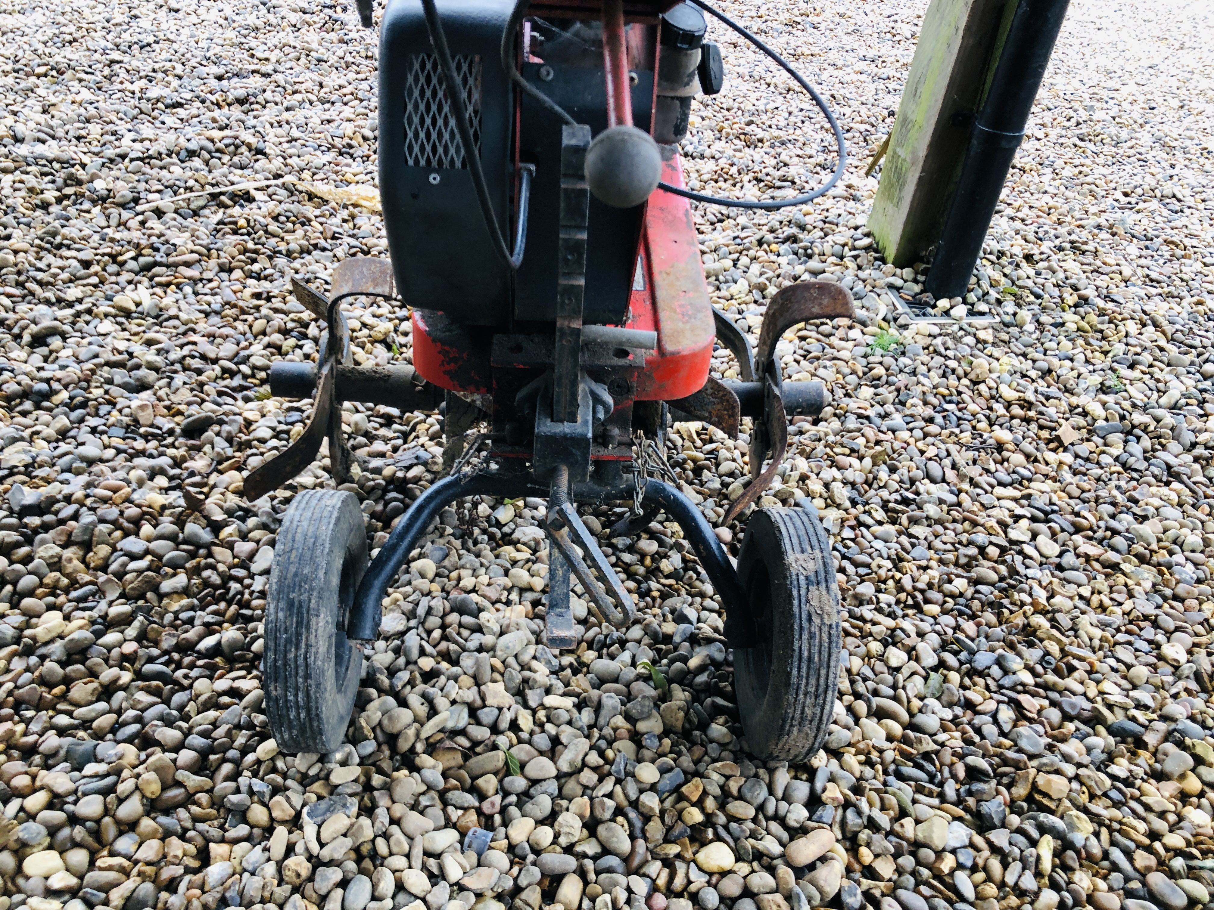 ATCO PETROL ROTAVATOR FITTED WITH BRIGGS AND STRATTON 4 HP ENGINE - Image 6 of 7