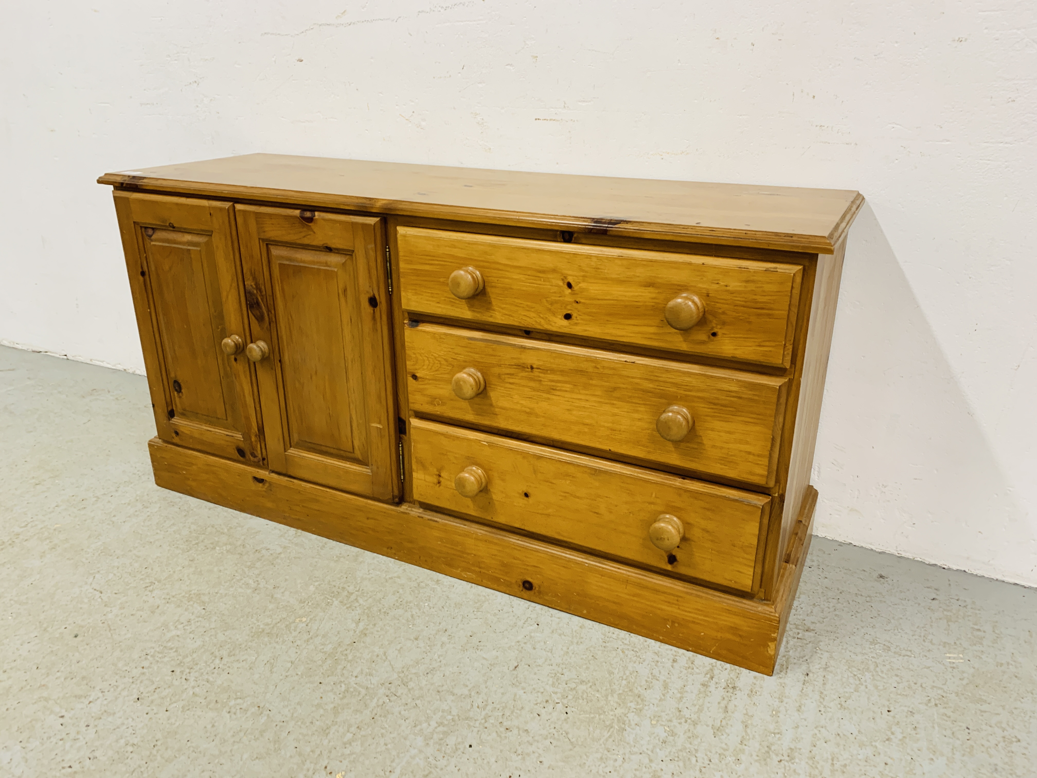 A SOLID HONEY PINE THREE DRAWER DRESSER BASE WITH CABINET TO ONE END - W 130CM. D 41CM. H 66CM. - Image 3 of 9