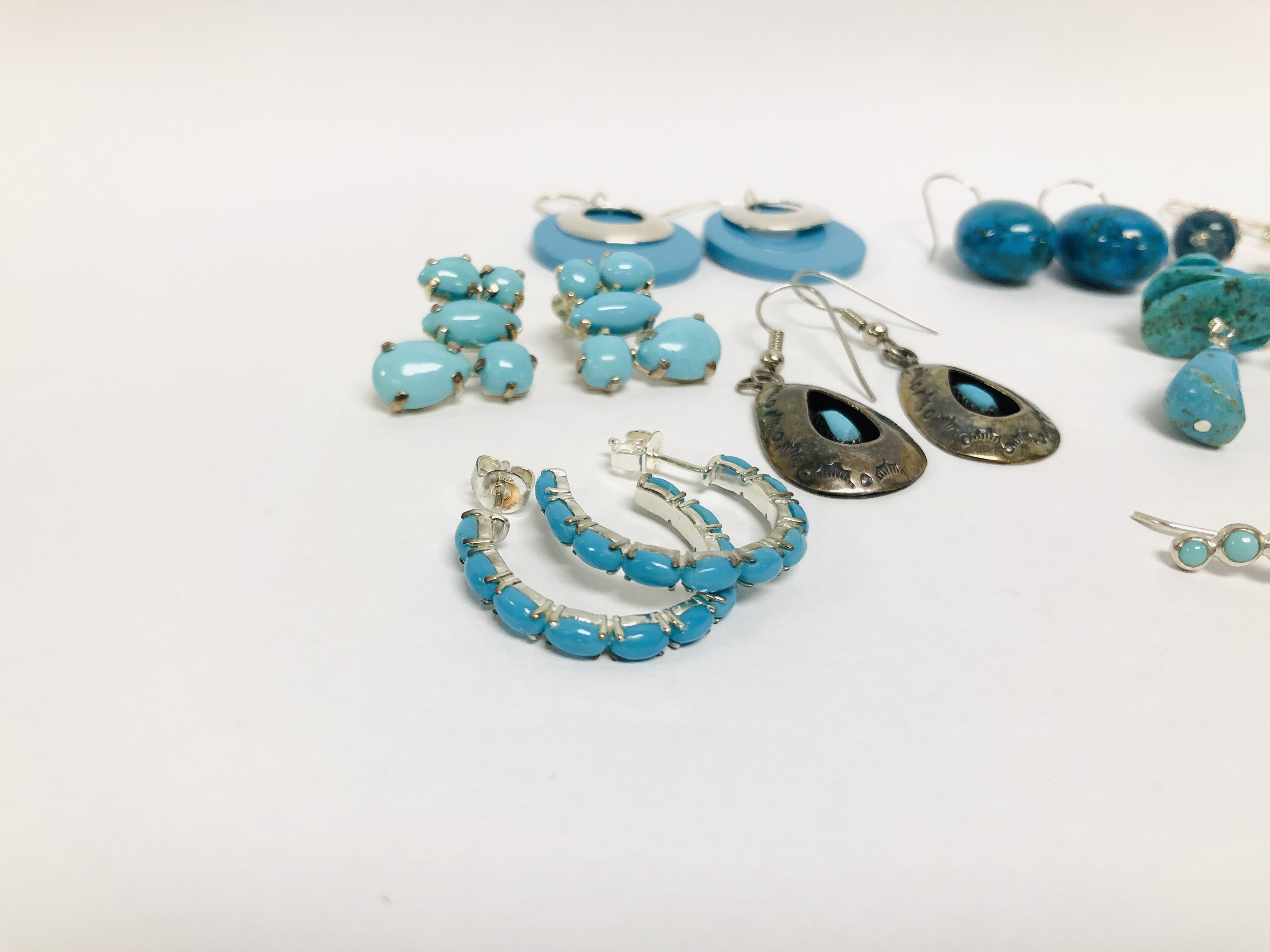 11 X PAIRS OF ASSORTED DESIGNER EARRINGS TO INCLUDE SILVER, - Image 2 of 9