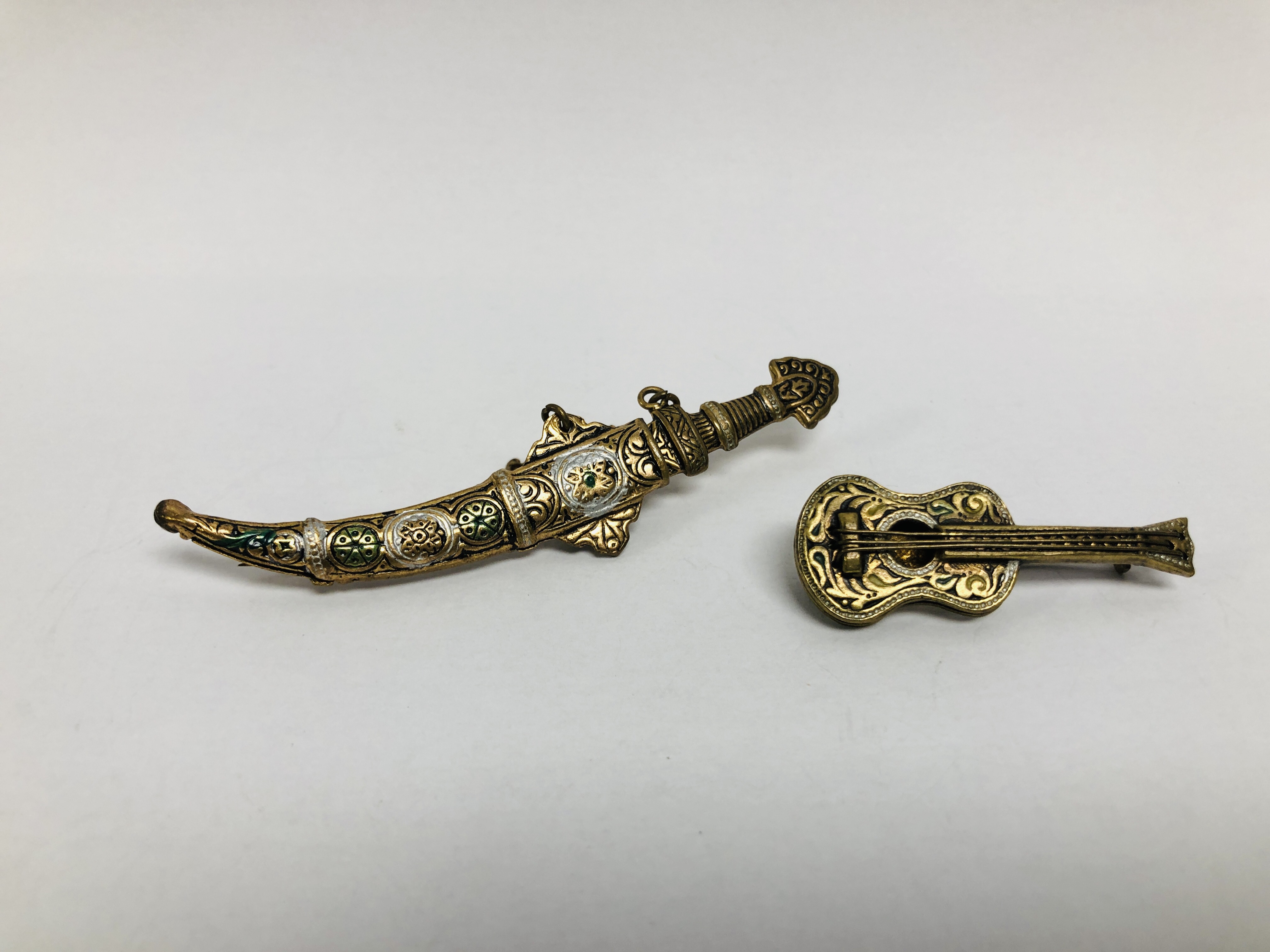 COLLECTION OF VINTAGE INDIAN STYLE JEWELLERY WITH ENAMELLED DETAIL COMPRISING SWORD BROOCH, - Image 6 of 11