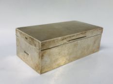 A SILVER CIGARETTE BOX, THE TOP WITH ENGINE TURNED FINISH, UN-ENGRAVED BIRMINGHAM ASSAY,