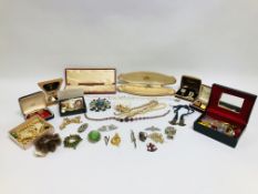 COLLECTION OF ASSORTED VINTAGE COSTUME JEWELLERY TO INCLUDE CUFF LINKS, SIMULATED PEARLS,