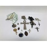 TRAY OF RELIGIOUS RELATED JEWELLERY AND MEDALS TO INCLUDE ROSARY BEADS,