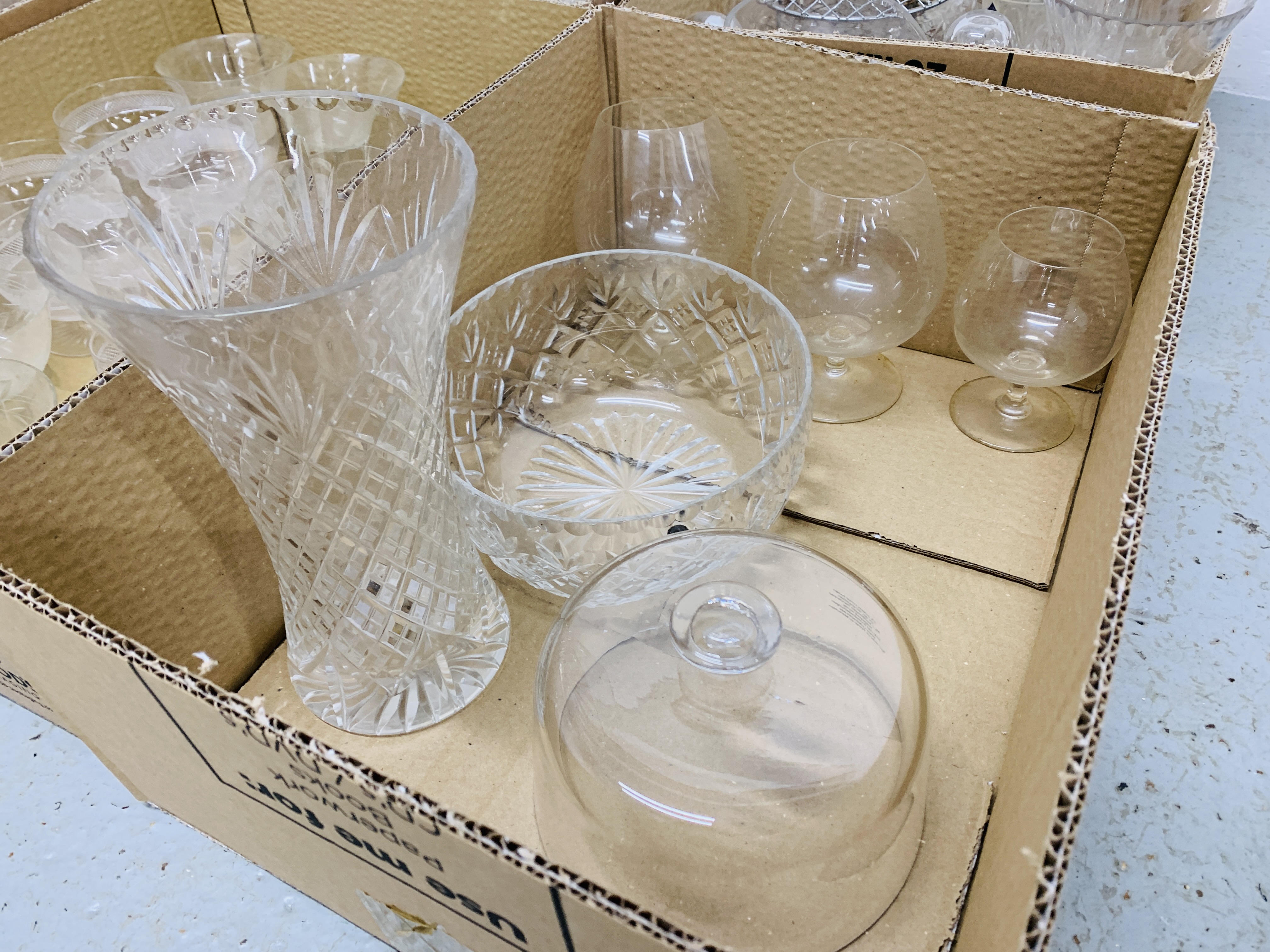 SIX BOXES CONTAINING ASSORTED GLASSWARE TO INCLUDE CRYSTAL GLASSWARE, DECANTERS, VASES, ROSE BOWLS, - Image 4 of 7