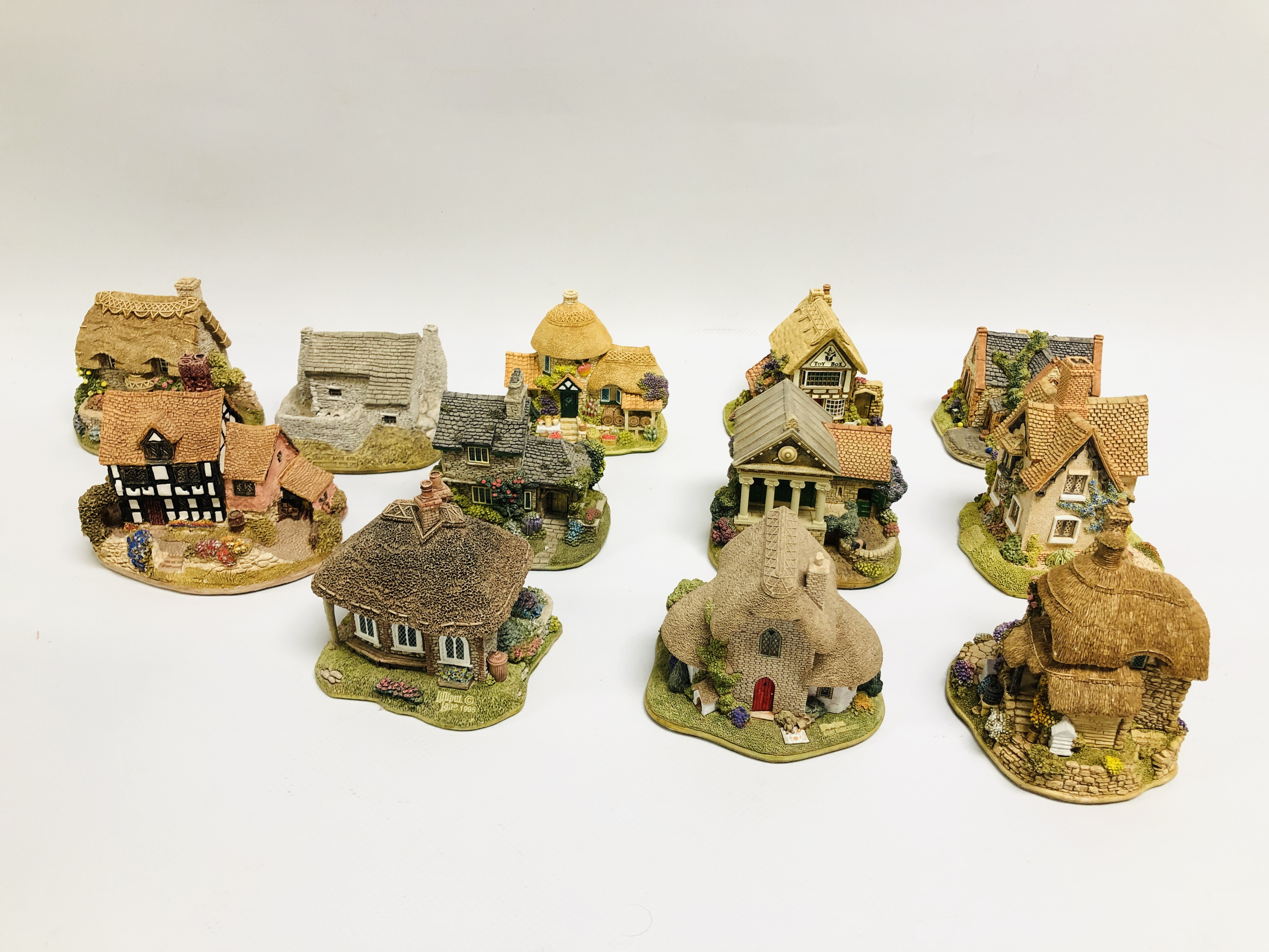 12 X LILLIPUT LANE COTTAGES TO INCLUDE LITTLE BEE, PIPIT TOLL, NUTKIN COTTAGES, THE TOY BOX,