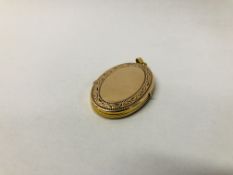 A 9CT HINGED OVAL LOCKET - HEIGHT 35MM