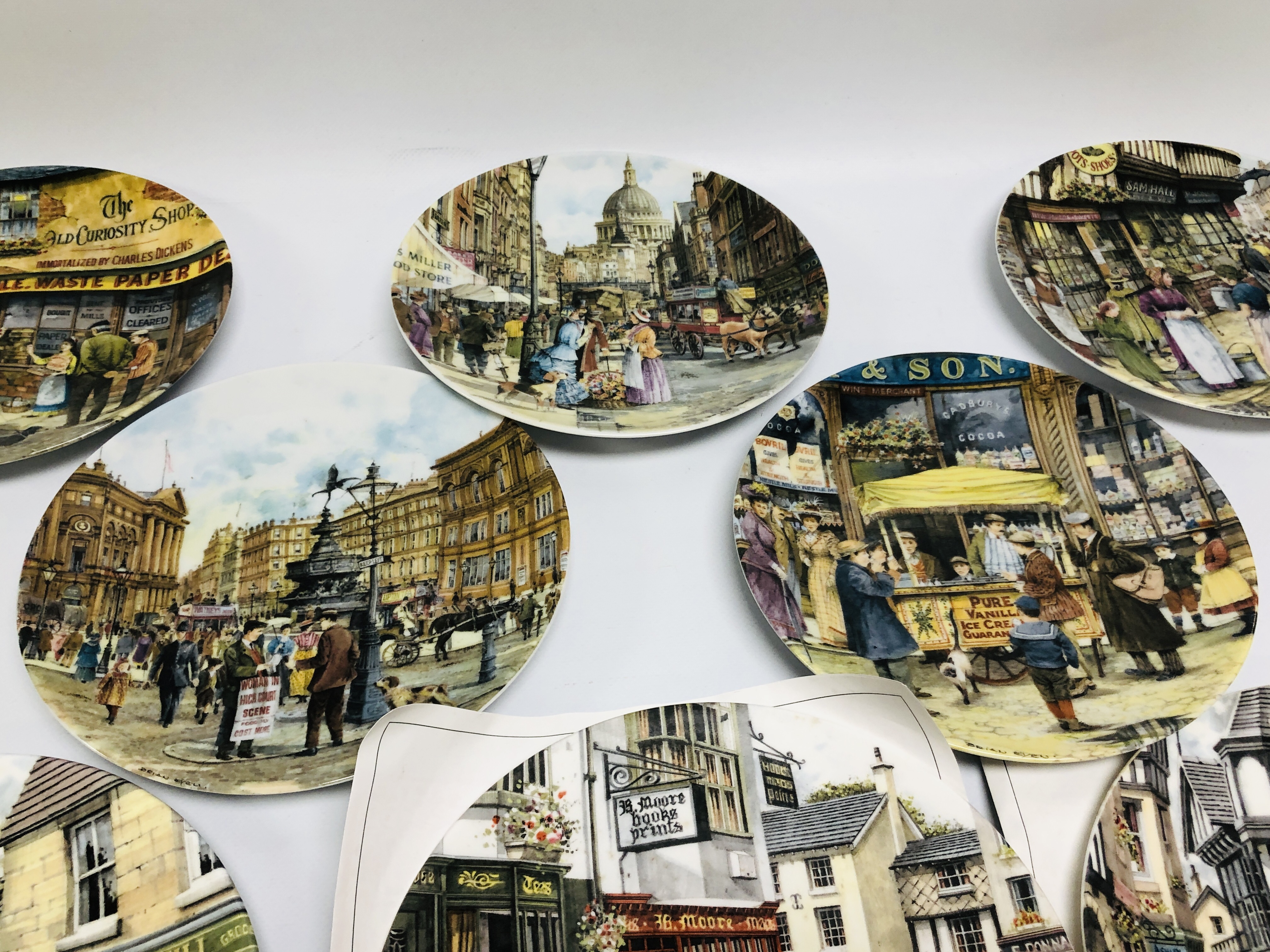 4 X DAVENPORT COLLECTORS PLATES "CRIES OF LONDON" SERIES WITH BOXES + 2 WITHOUT BOXES + 6 X ROYAL - Image 3 of 8
