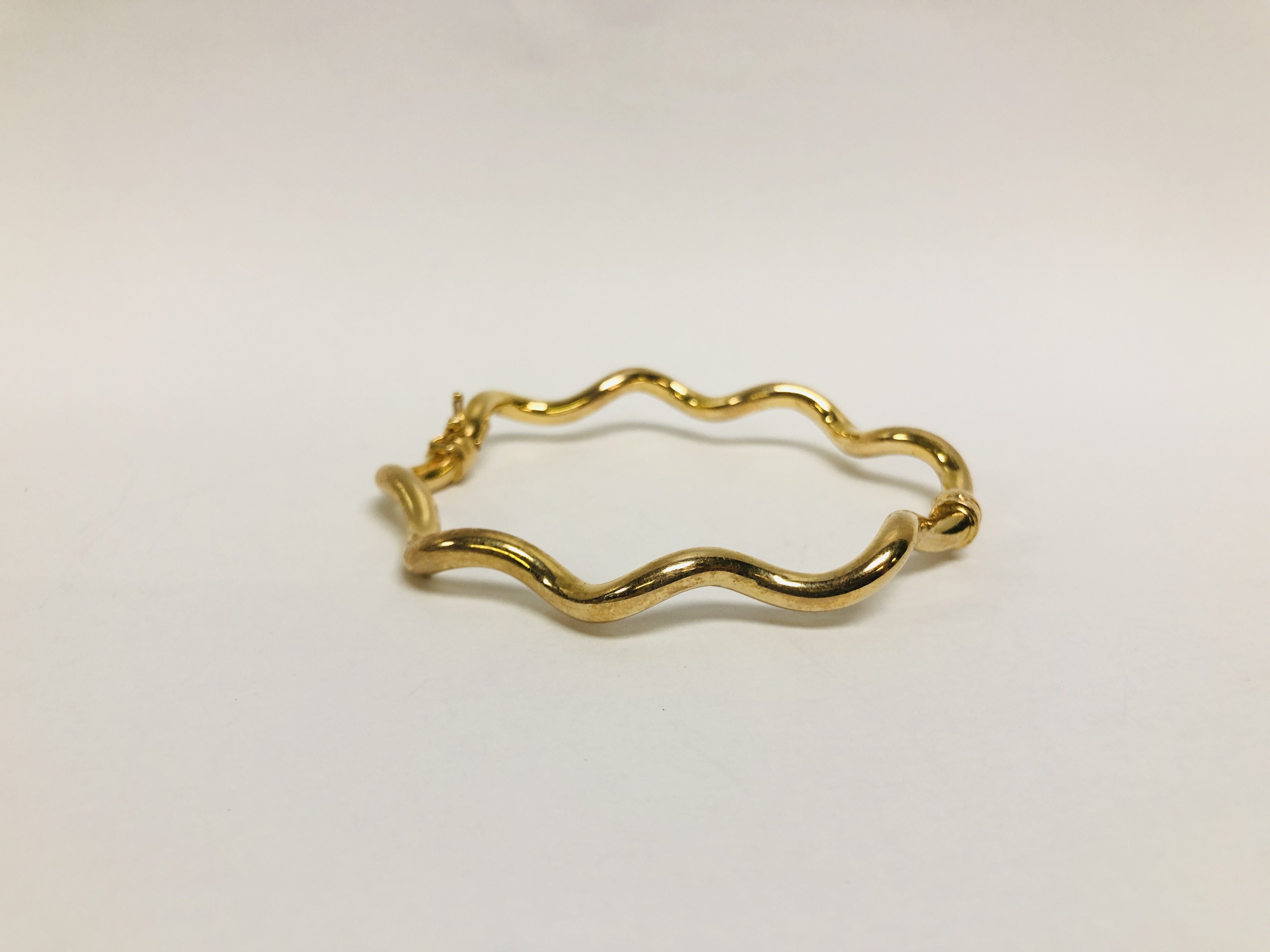 9CT GOLD BANGLE WITH SAFETY CATCH