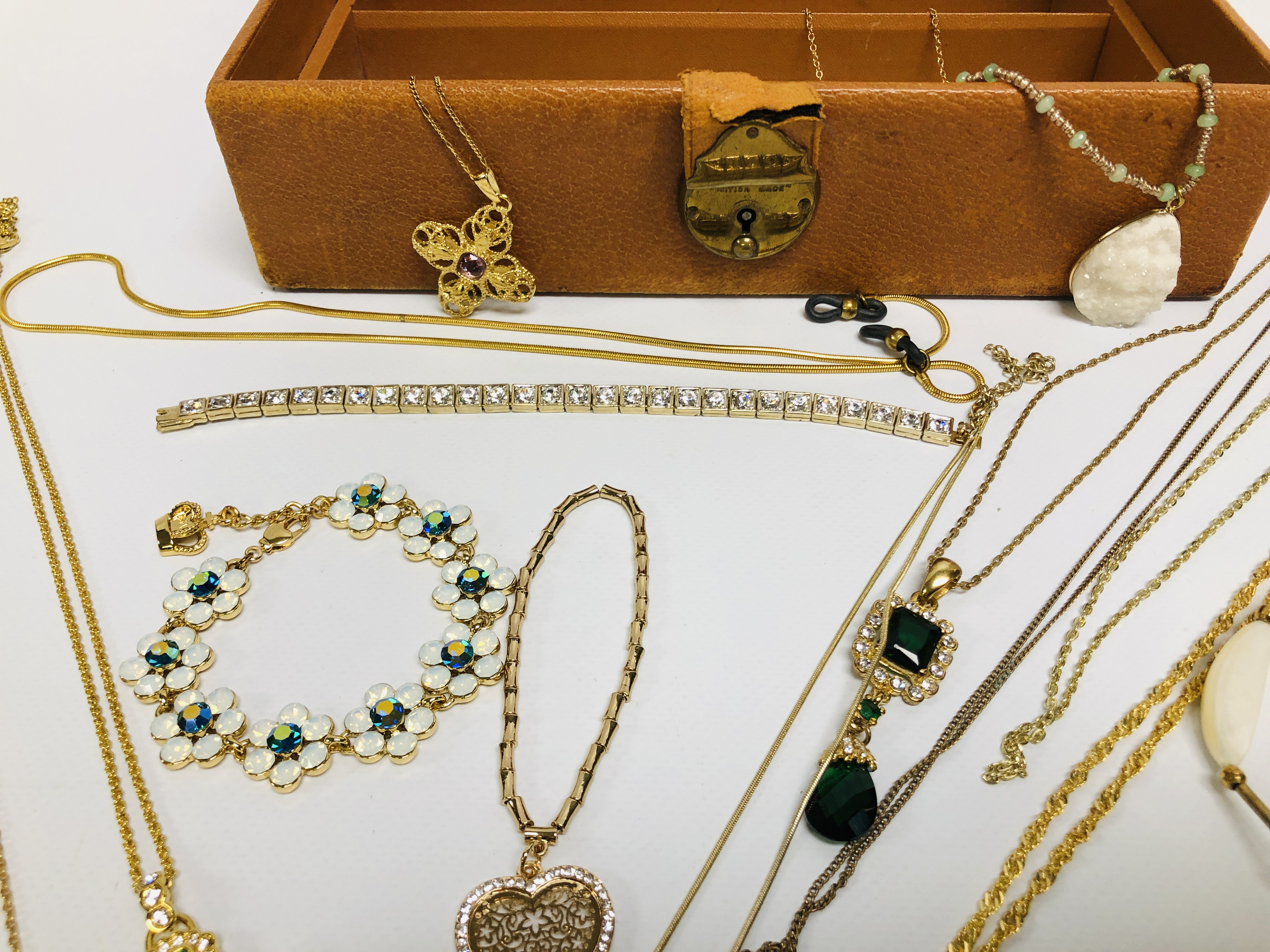 JEWELLERY BOX AND CONTENTS TO INCLUDE AN ASSORTMENT OF QUALITY DESIGNER NECKLACES AND BRACELETS, - Image 5 of 8