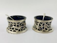 A PAIR OF IRISH SILVER DISH-RING SALTS WITH PIERCED DECORATION EDWARD JOHNSON DUBLIN 1908,