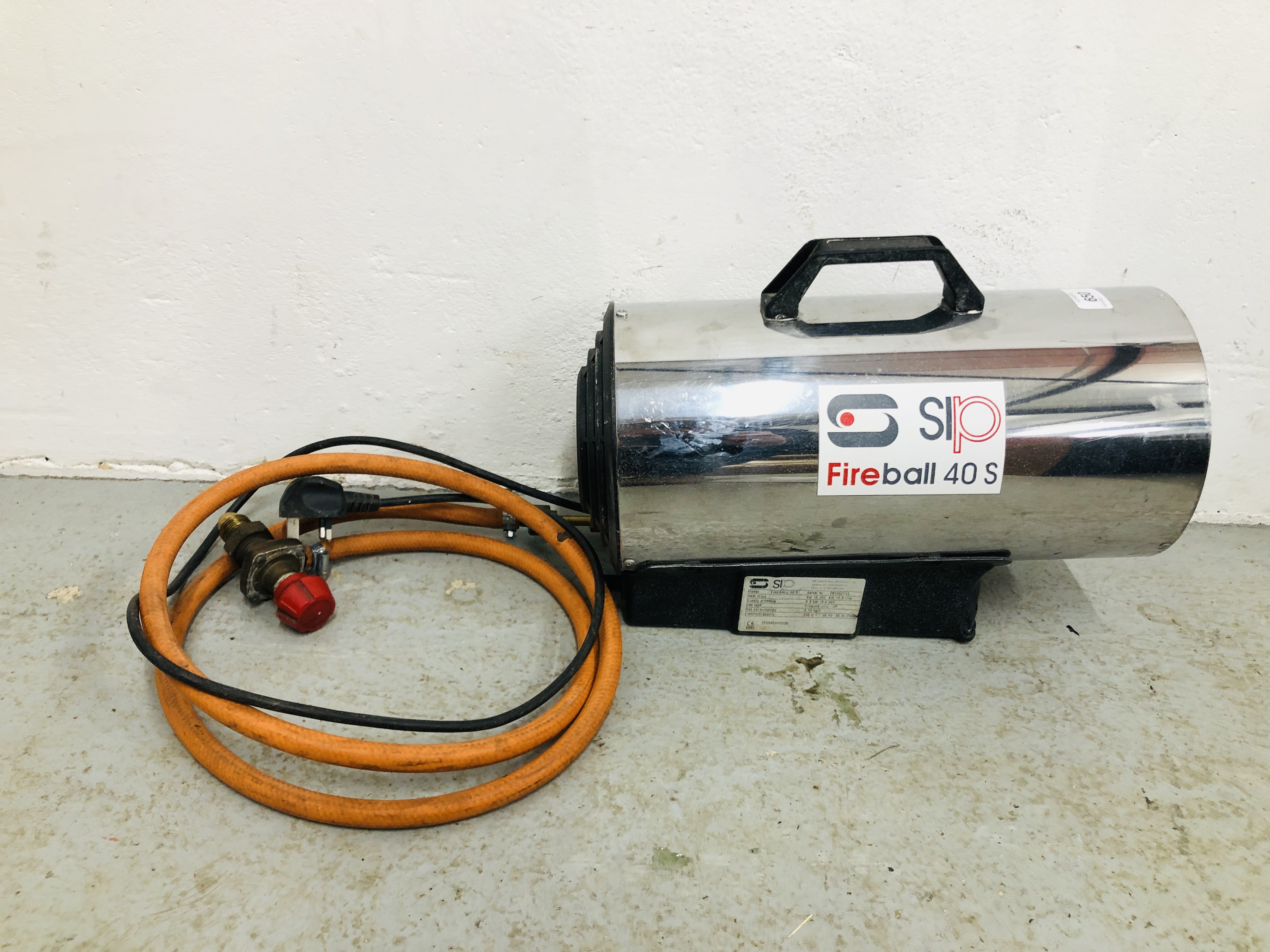 A FIREBALL 40 S PROPANE BLOWER HEATER WITH ELECTRIC IGNITION - SOLD AS SEEN