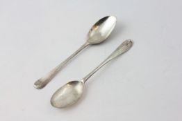 A PAIR OF EARLY C18TH HANOVERIAN PATTERN COFFEE SPOONS