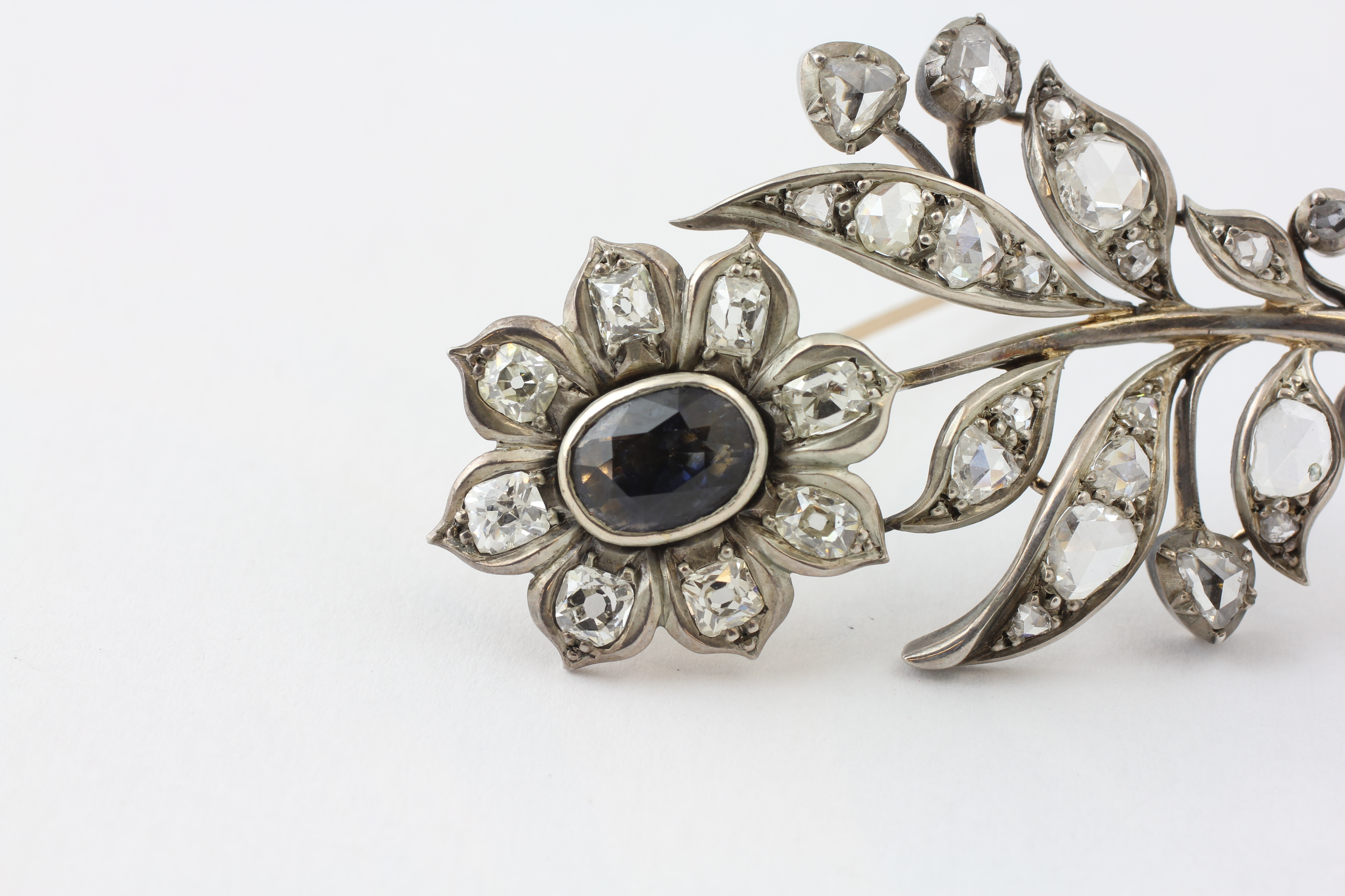 A SAPPHIRE AND DIAMOND BROOCH OF FLOWER DESIGN, SET WITH 36 OLD CUT DIAMONDS, - Image 3 of 5