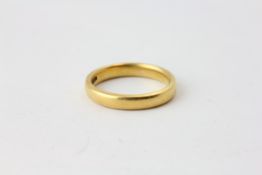 A 22CT GOLD WEDDING BAND,