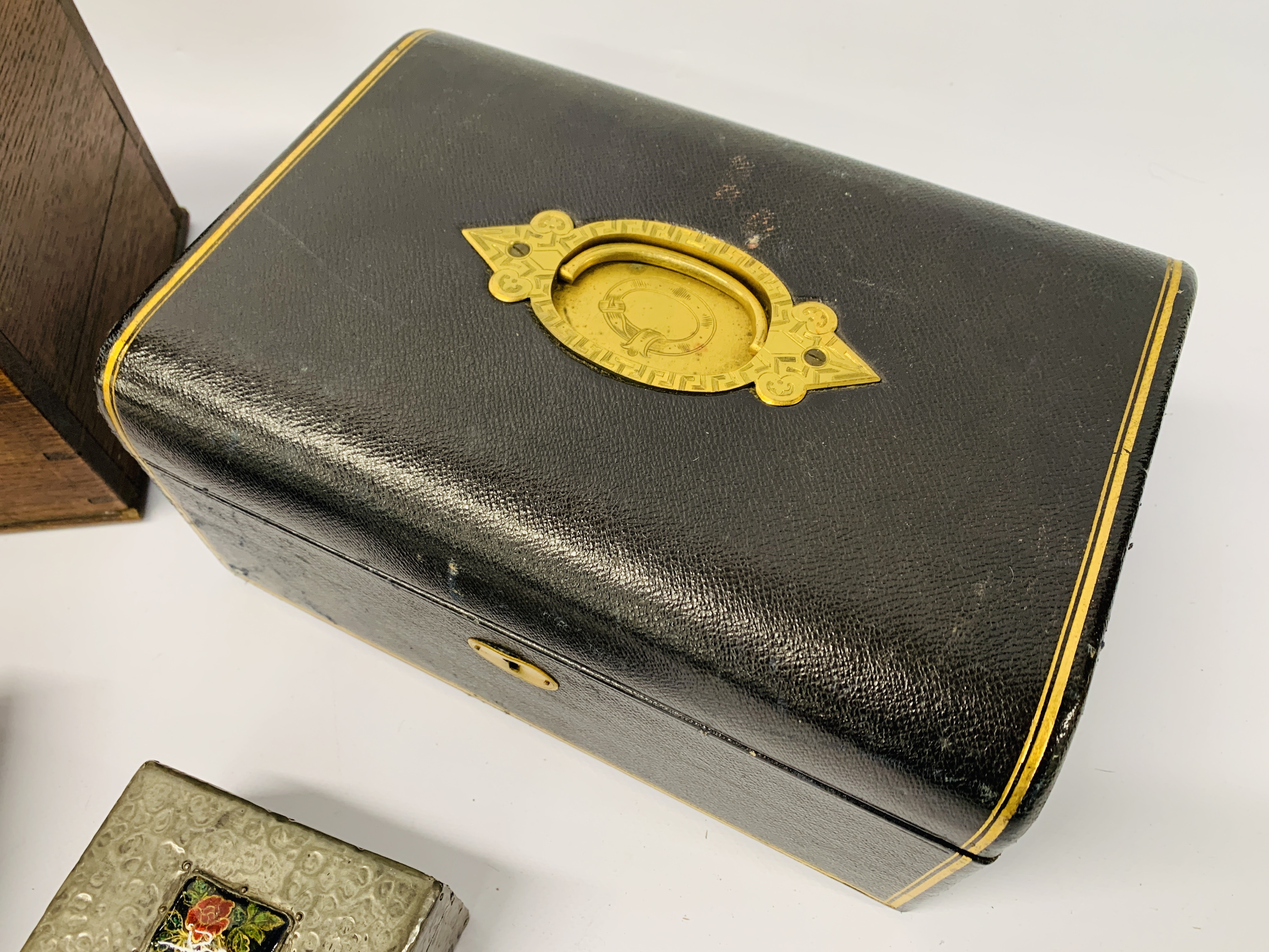 AN ANTIQUE LEATHERED JEWELLERY CASKET, - Image 7 of 27