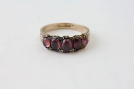 A VICTORIAN RING SET WITH FIVE AMETHYST CABOCHONS (RUBBED MARKS, POOR CONDITION),