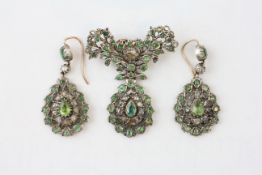 A BROOCH AND EARRING SET OF BRANCHING LEAF DESIGN,