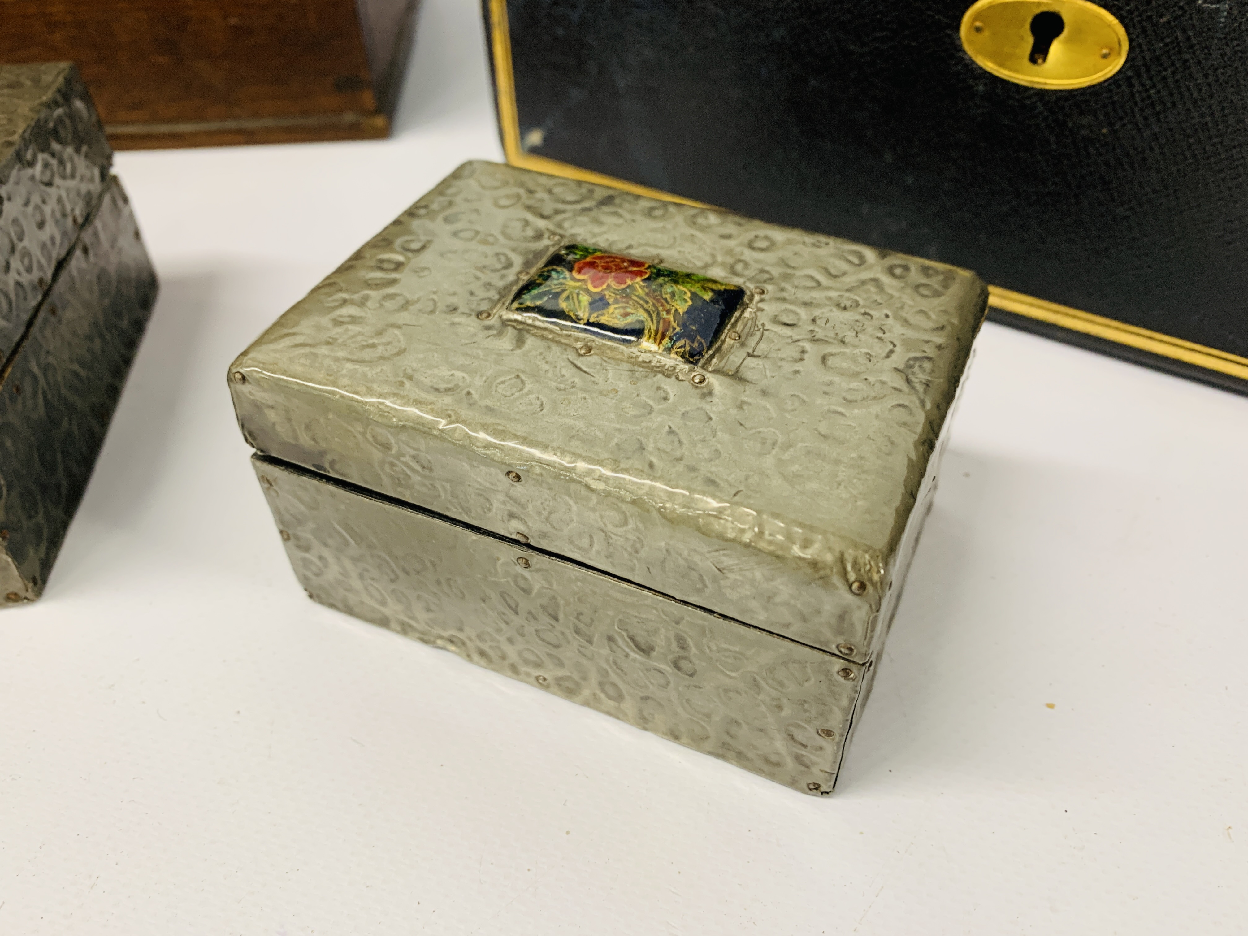 AN ANTIQUE LEATHERED JEWELLERY CASKET, - Image 8 of 27