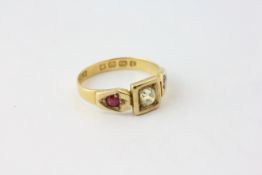 A DIAMOND AND RUBY RING, SET IN 18CT GOLD, THE PRINCIPAL OLD CUT STONE APPROX. .