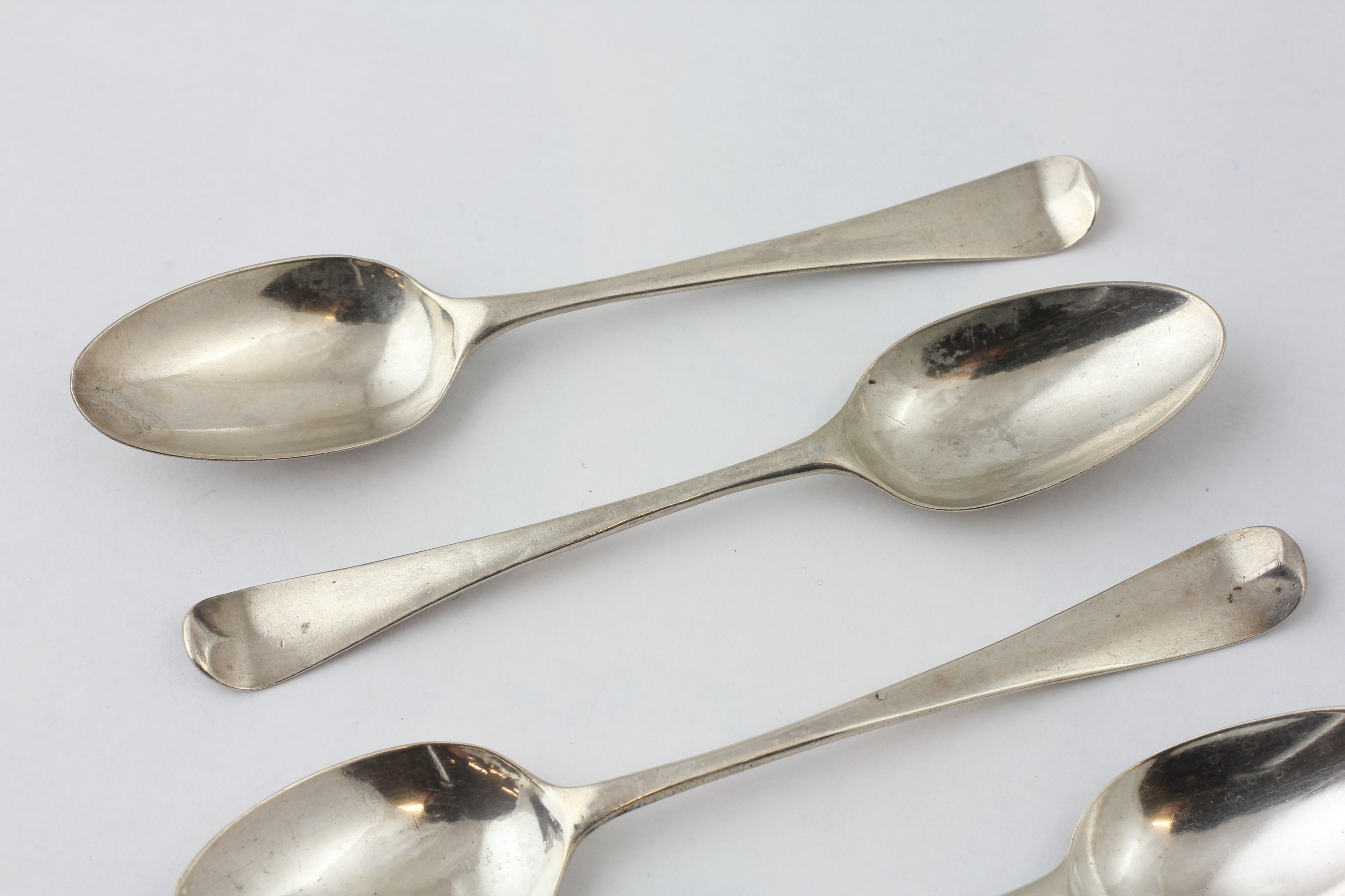 SIX VARIOUS HANOVERIAN PATTERN SILVER TEASPOONS INCLUDING A PAIR - Image 3 of 5