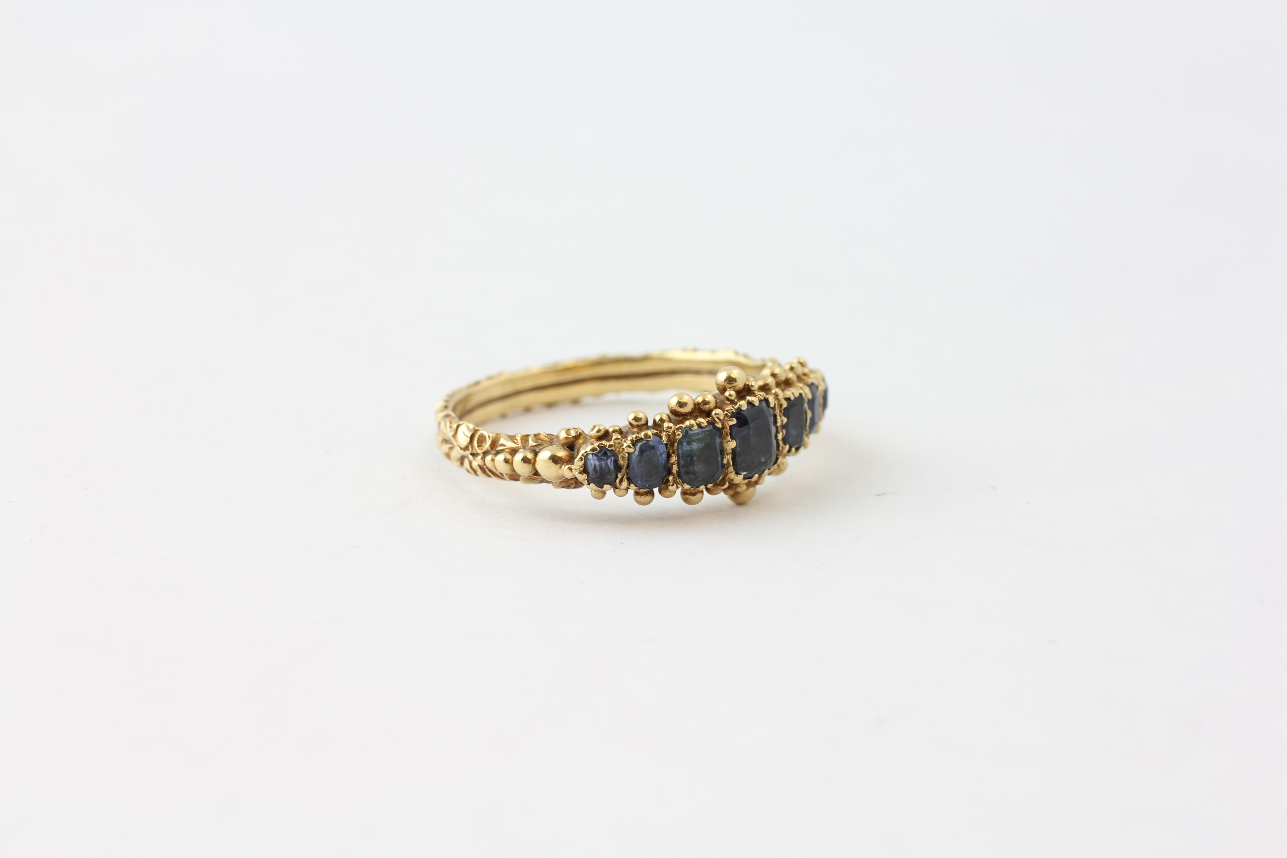 A SAPPHIRE RING, FIVE GRADUATED STONES, CLAW SET IN UNMARKED GOLD, THE LARGEST STONE APPROX. - Image 2 of 5