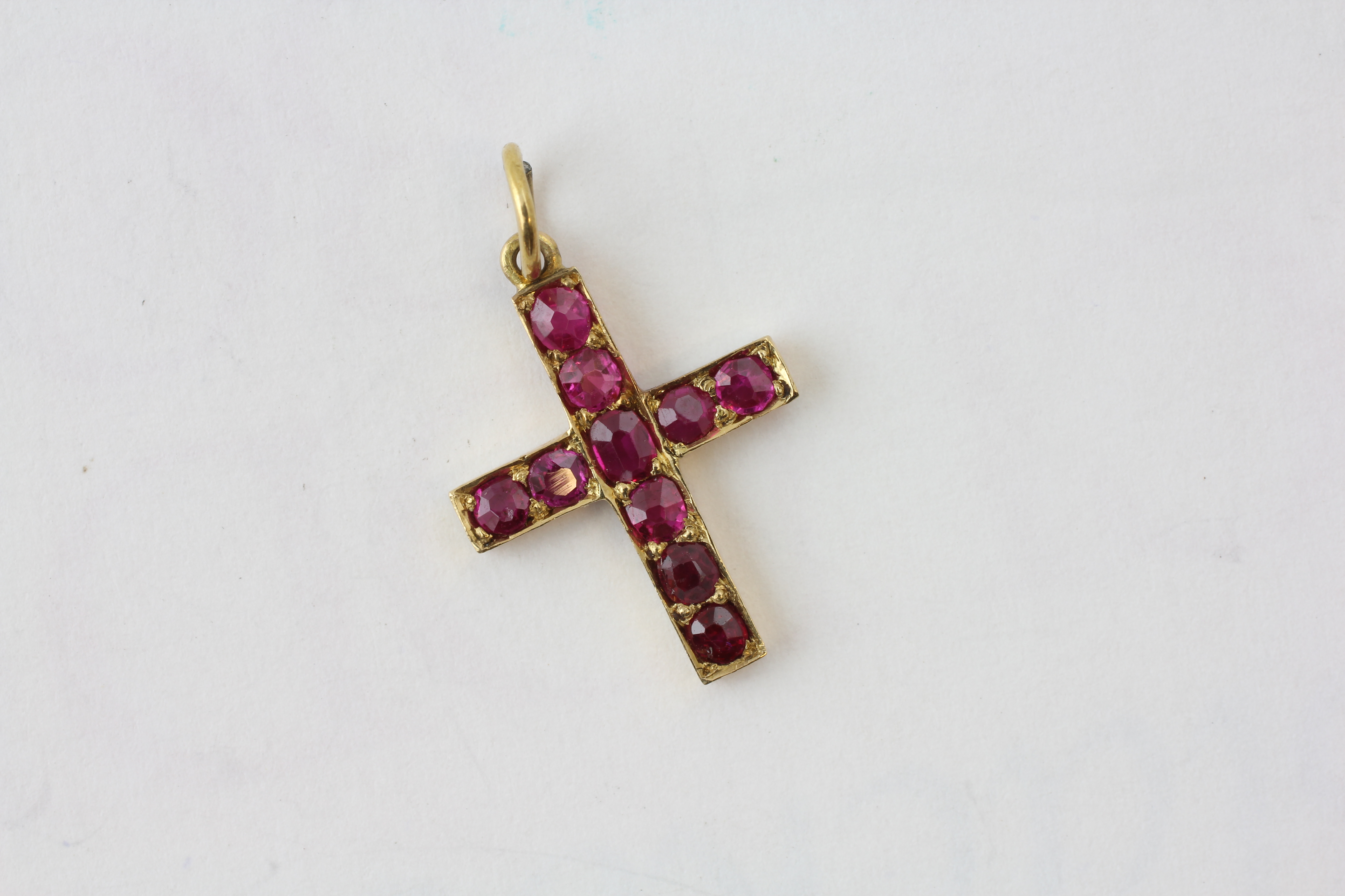A RUBY SET CROSS PENDANT, UNMARKED, HEIGHT 20MM, AN ANCHOR PENDANT WITH RUBIES AND SEED PEARLS, - Image 3 of 5