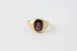 A SINGLE STONE AMETHYST RING, THE BAND WITH SIZING STRIP (DAMAGE TO STONE),