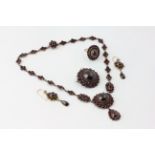 A MATCHED GROUP OF GARNET SET JEWELLERY TO INCLUDE A PENDANT NECKLACE, PENDANT EARRINGS,