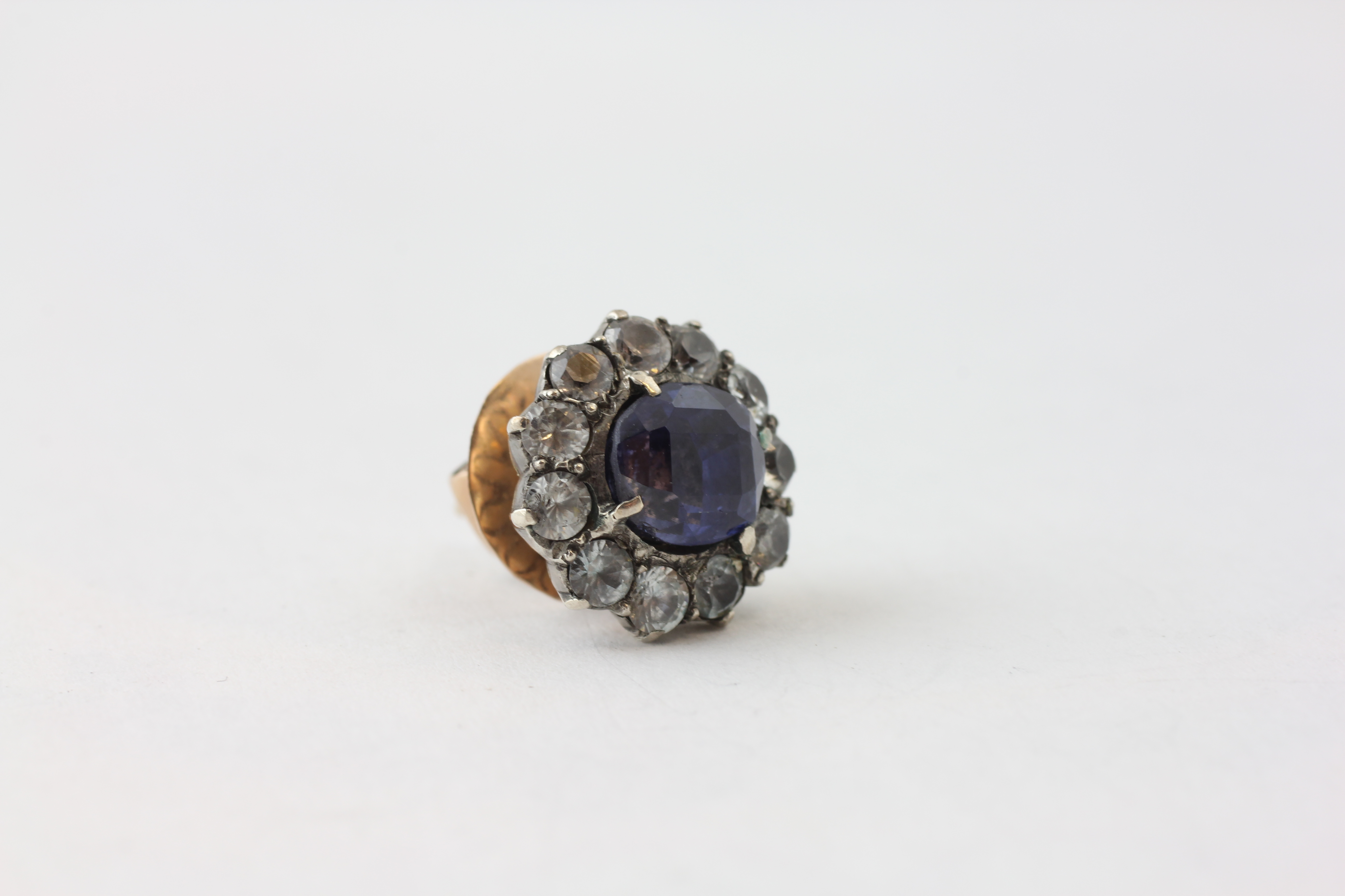 A PAIR OF SAPPHIRE AND DIAMOND STUD EARRINGS, THE PRINCIPAL STONES APPROX. - Image 2 of 6